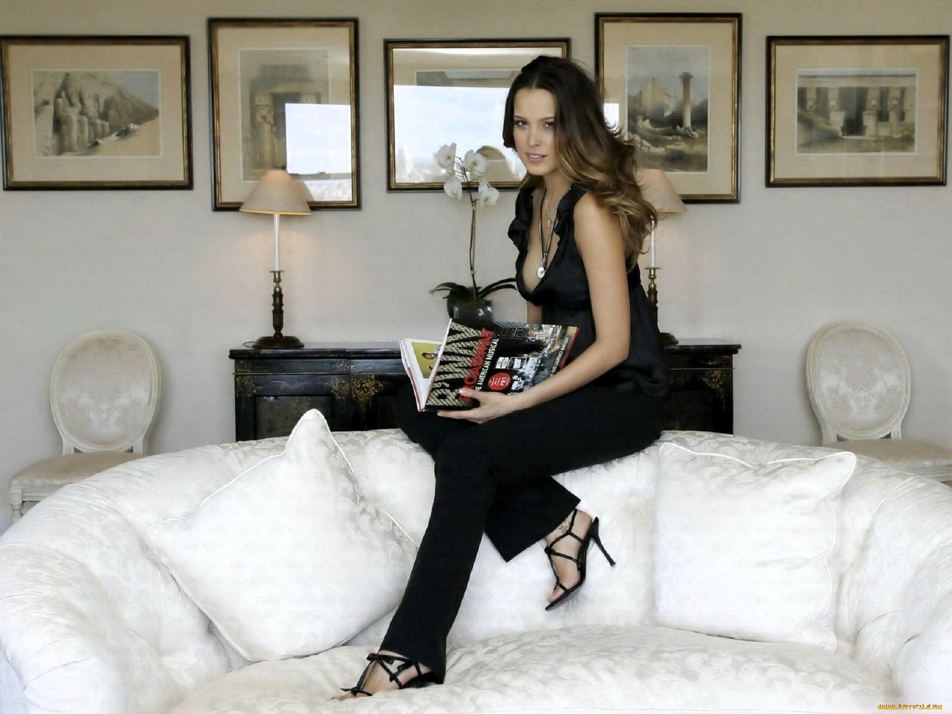 девушки, petra, nemcova, шатенка, топ, брюки, каблуки, диван, журнал