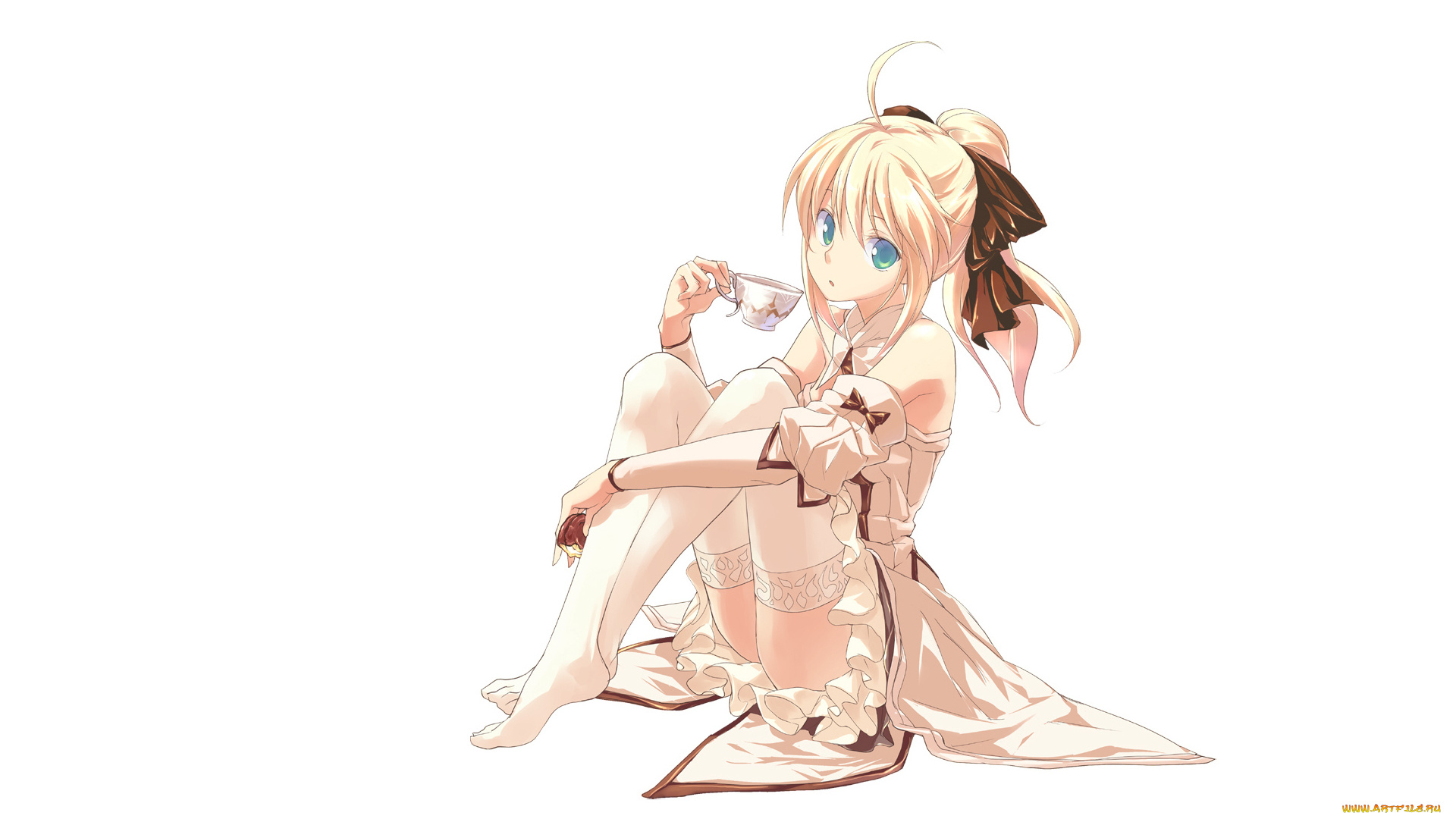 аниме, fate, stay, night, девушка, взгляд, блондинка, сидя, чулки, белый, фон