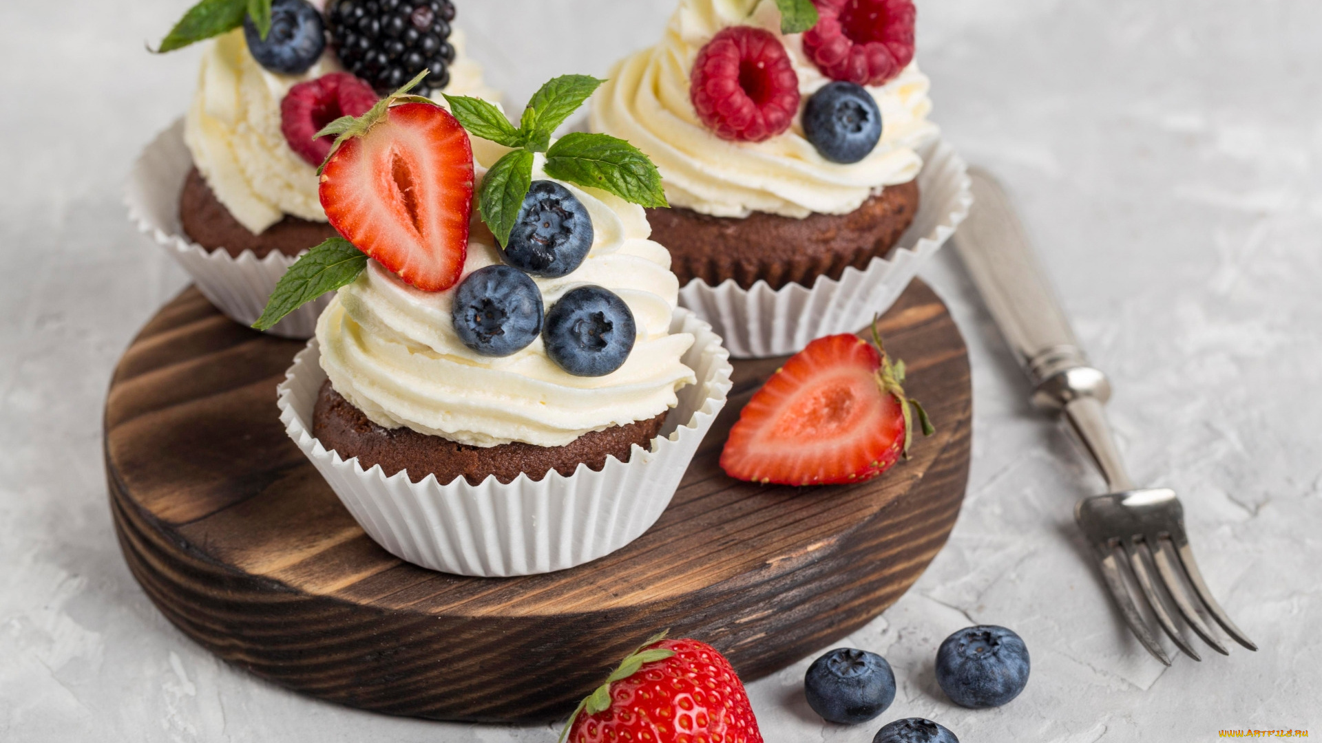 еда, пирожные, , кексы, , печенье, капкейки, кексы, крем, ягоды, черника, клубника