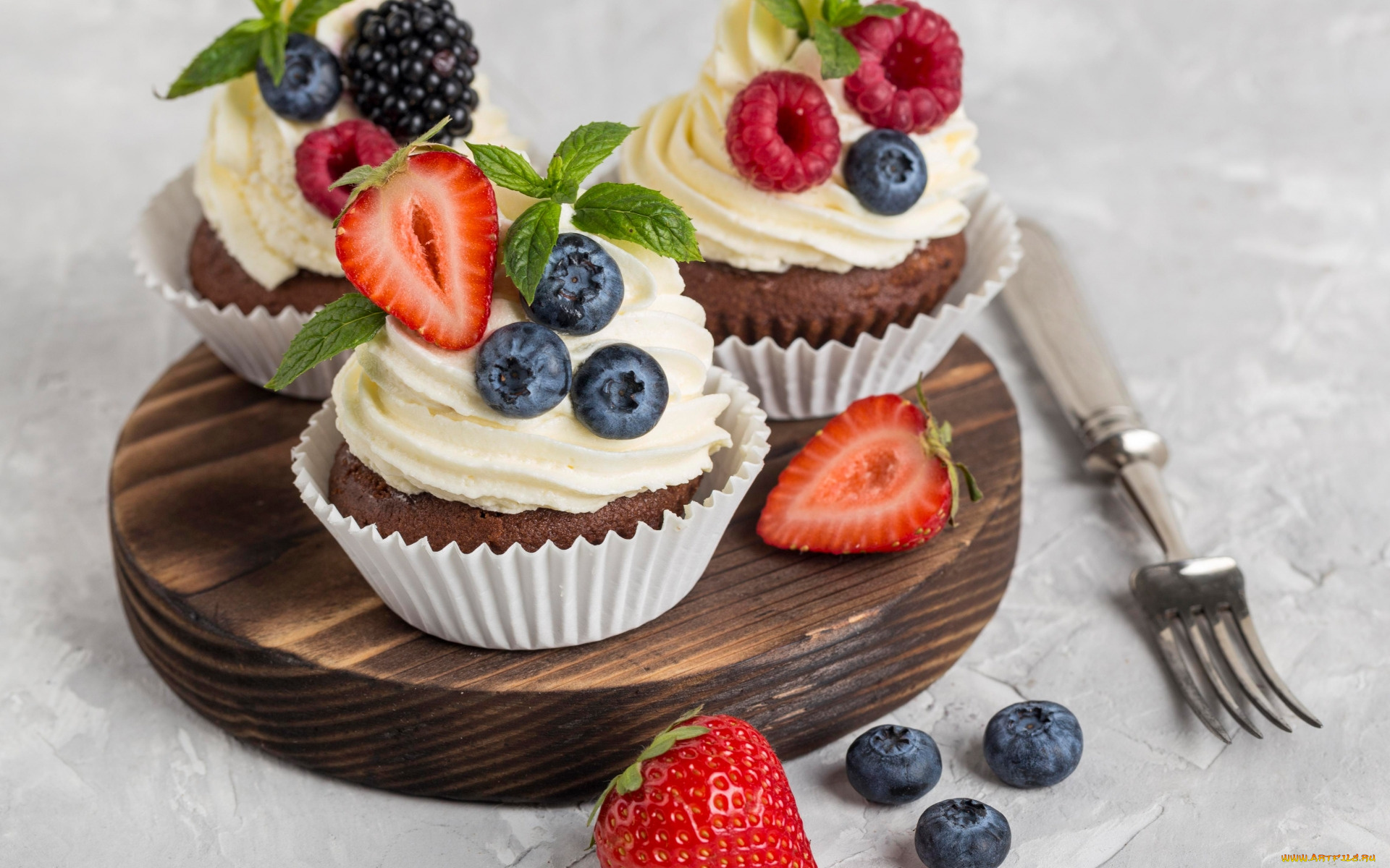 еда, пирожные, , кексы, , печенье, капкейки, кексы, крем, ягоды, черника, клубника