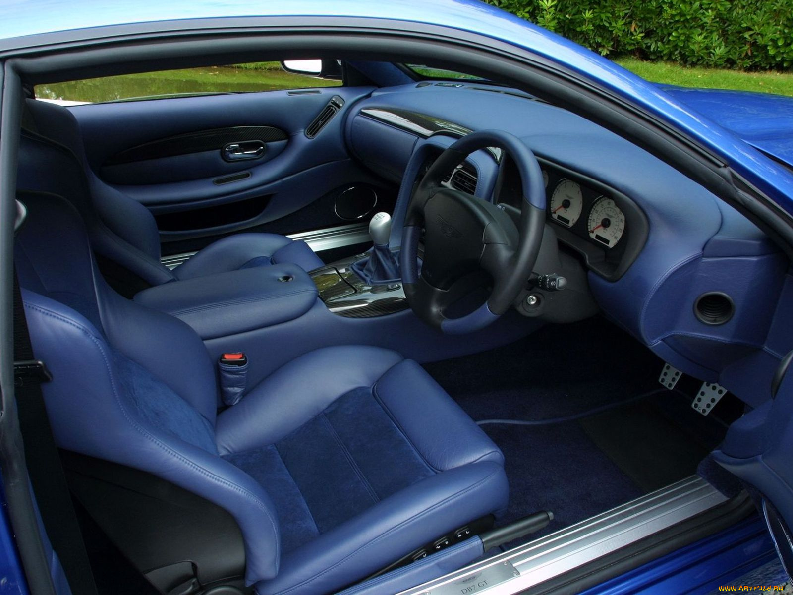 автомобили, интерьеры