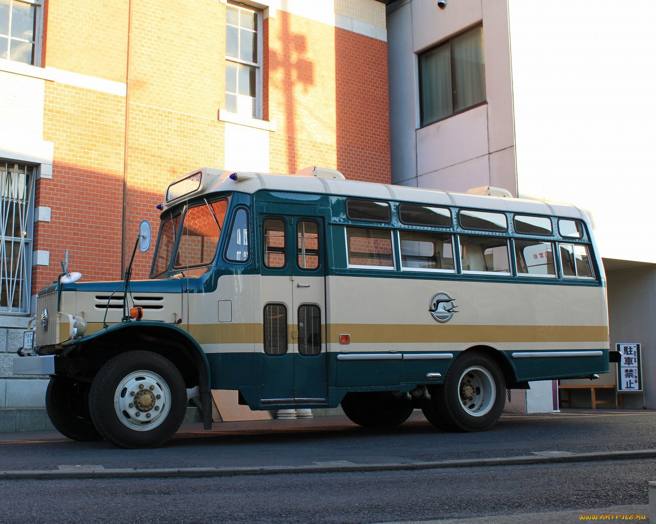 автомобили, автобусы