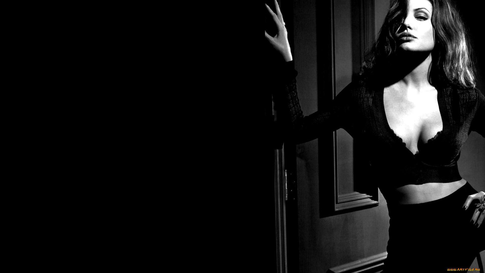 девушки, angelina, jolie, дверь, черно-белая, топ, юбка, актриса