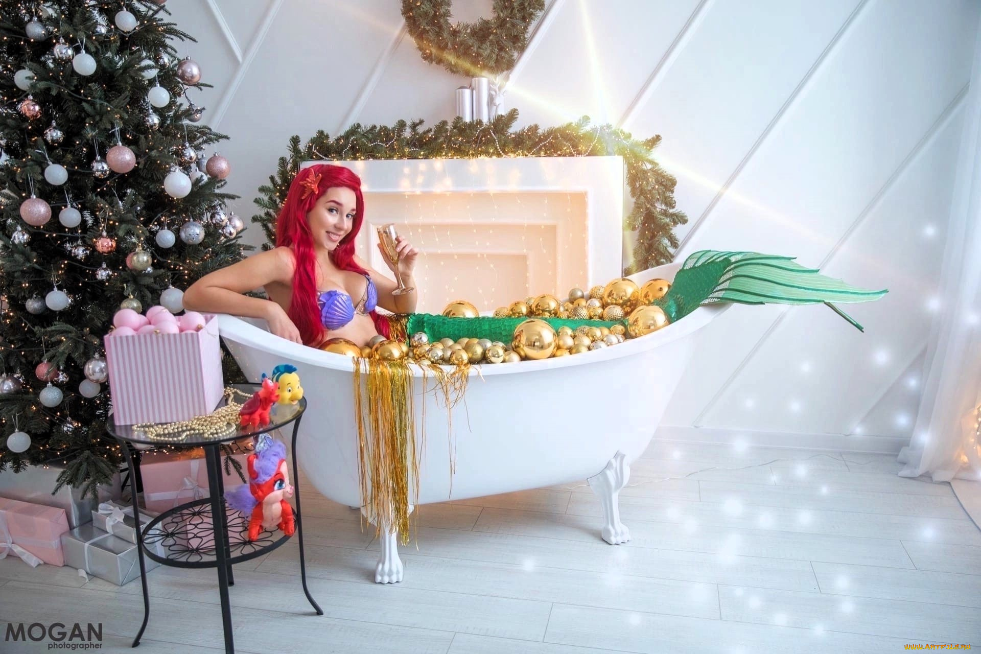 девушки, анна, шаховская, образ, косплей, наряд, костюм, русалка, ванна, шарики, ёлка, новый, год