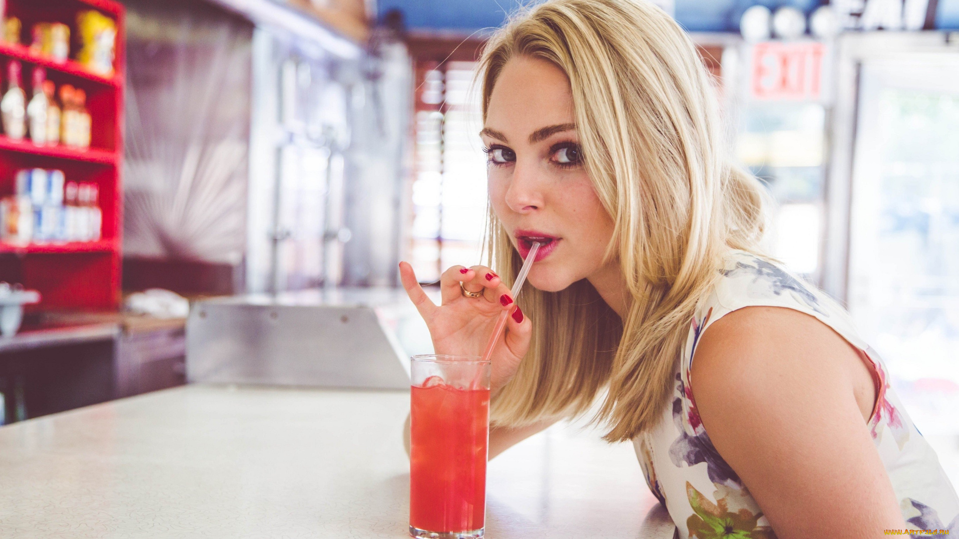 anna, sophia, robb, девушки, анна-софия, робб, кафе, стакан, сок, блондинка, взгляд