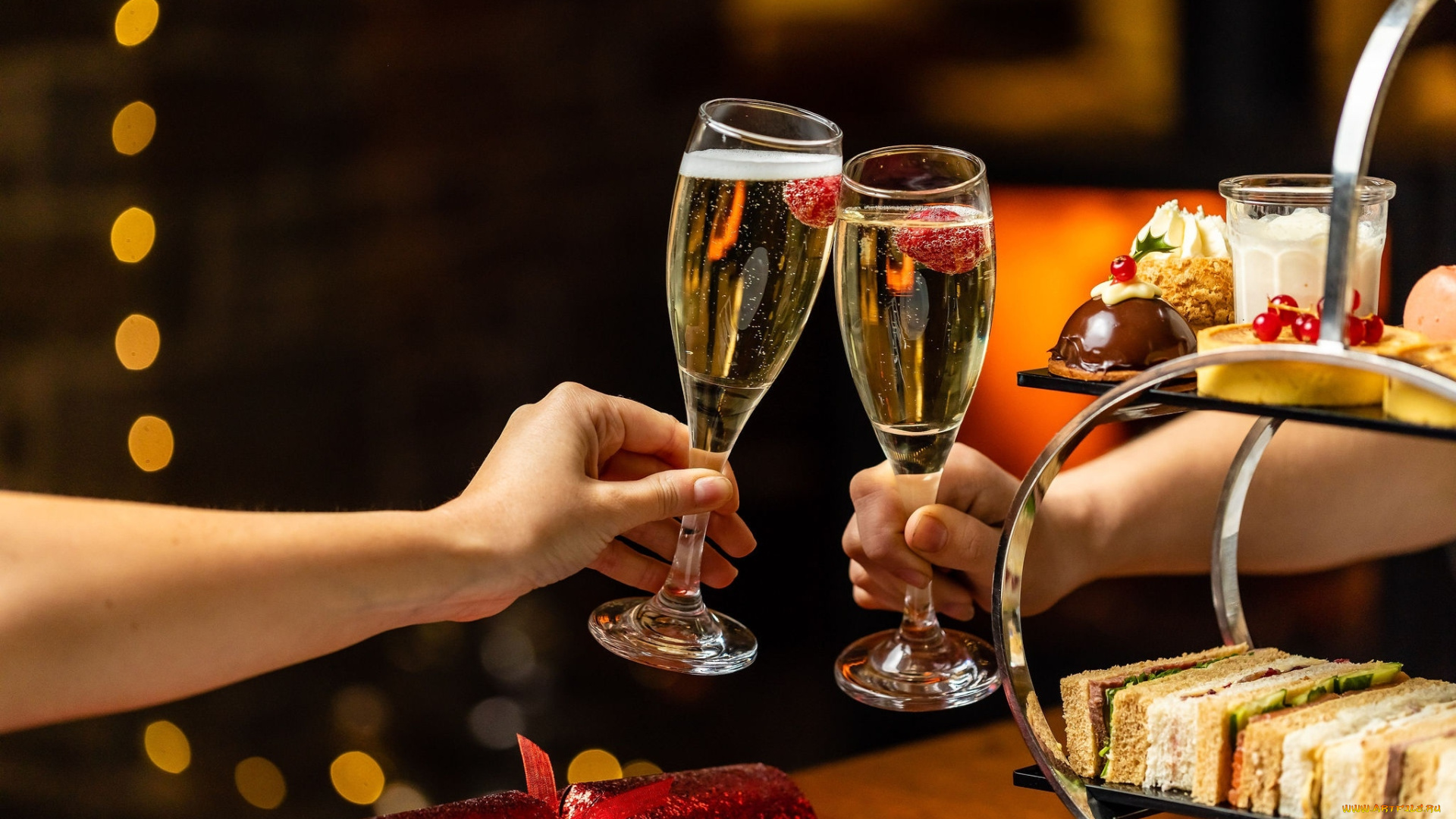 разное, руки, , ноги, пирожные, бокалы, шампанское