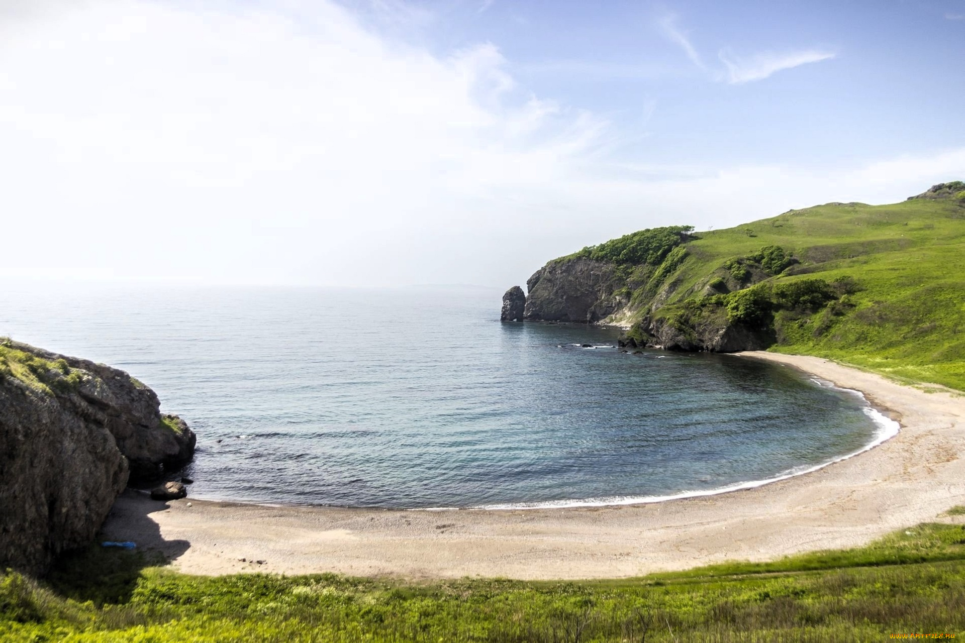 природа, побережье, море, облака, берег, пляж, трава, скалы