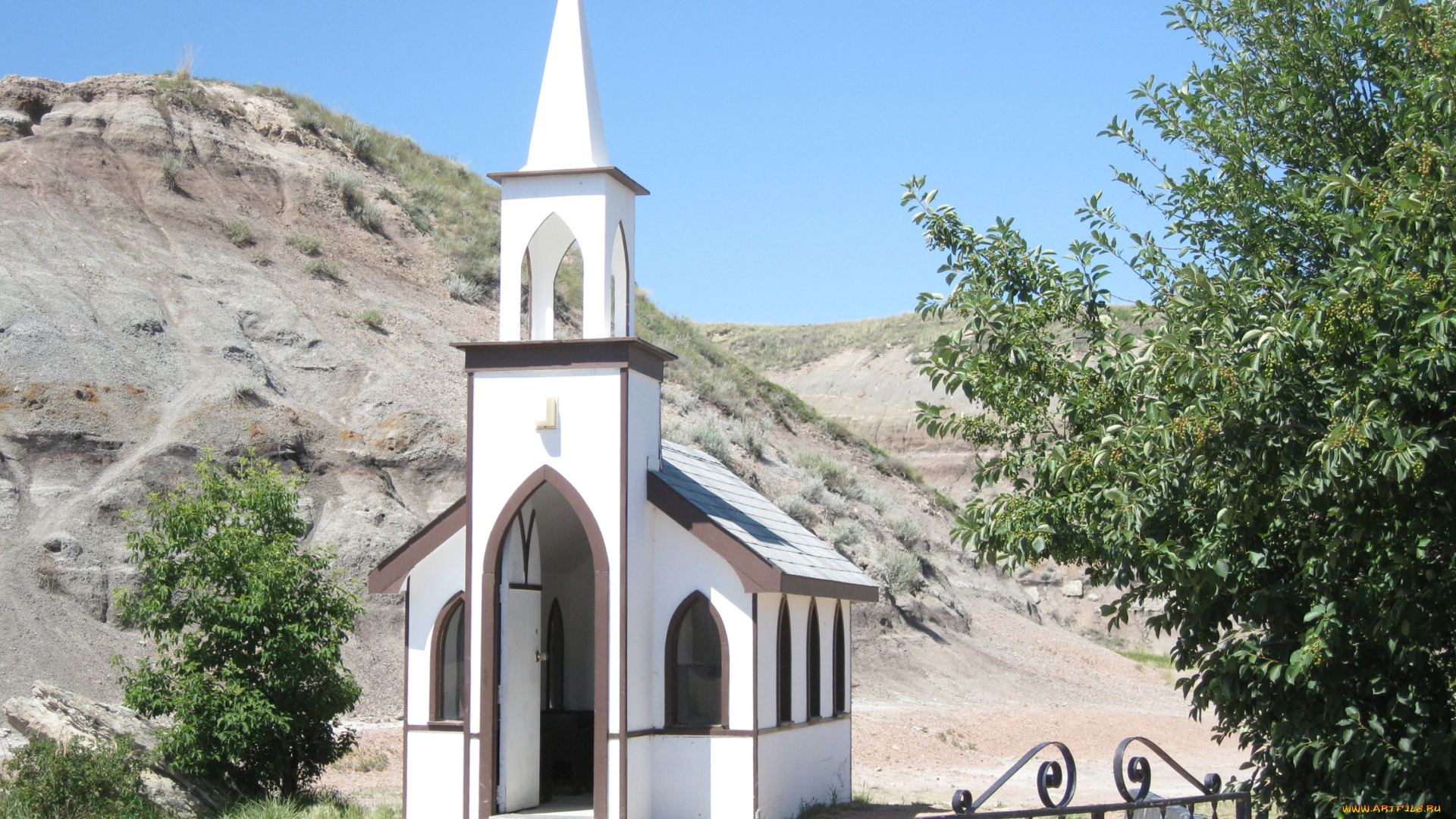 города, католические, соборы, костелы, аббатства, горы, дерево