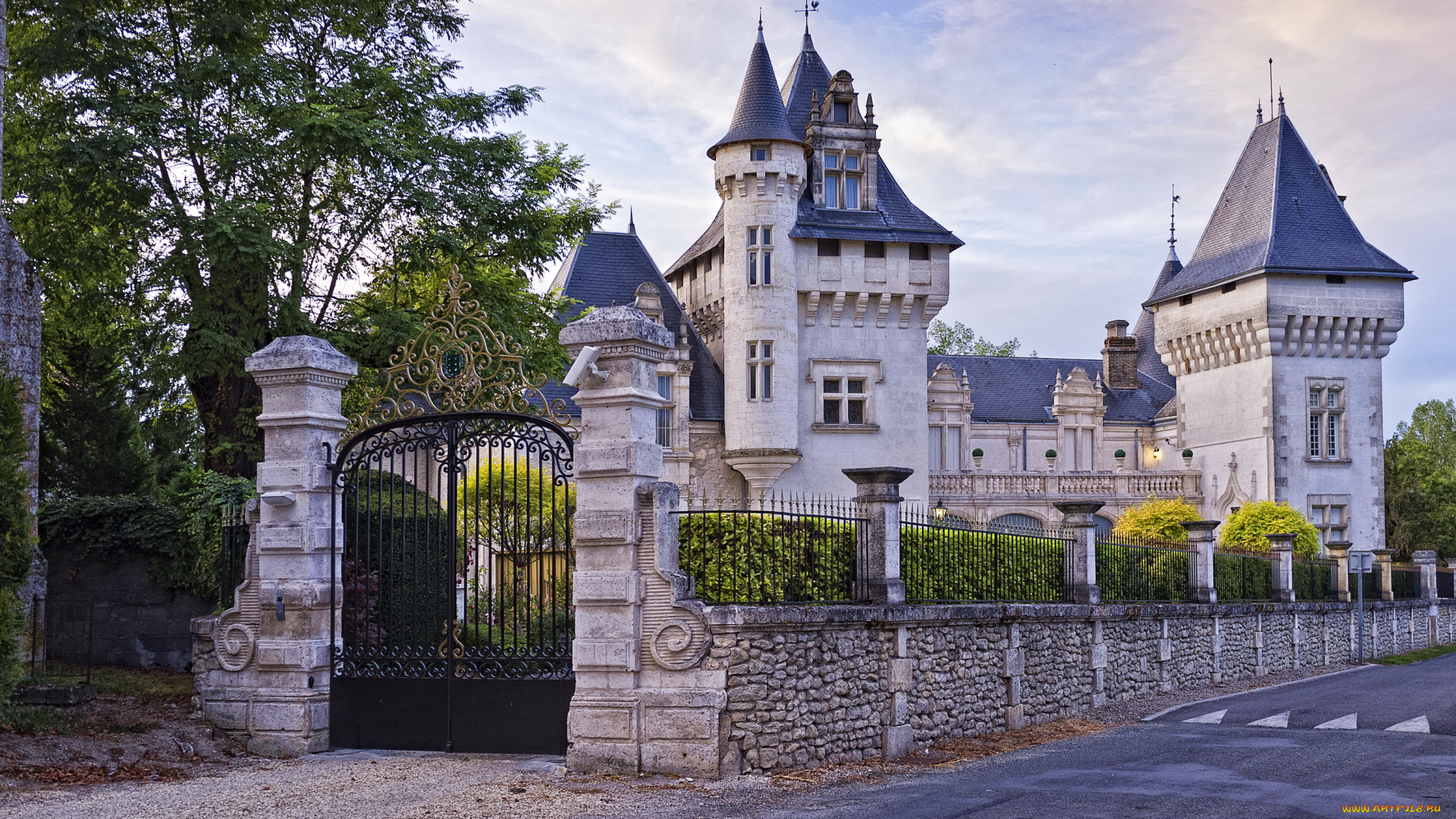 chateau, de, chaumont, , champagne-et-fontaine, , france, города, замки, франции, забор, дорога, франция