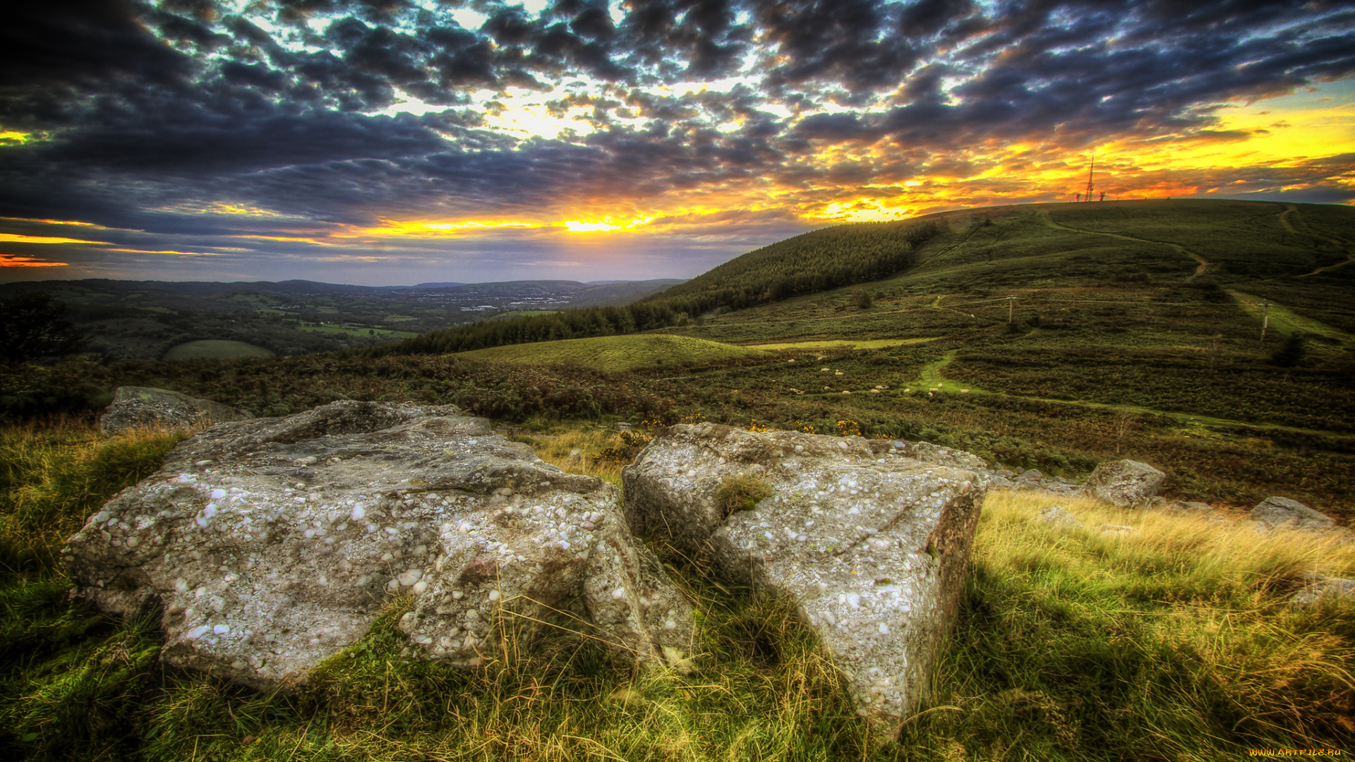 природа, пейзажи, холмы, равнина, валуны, трава, тучи