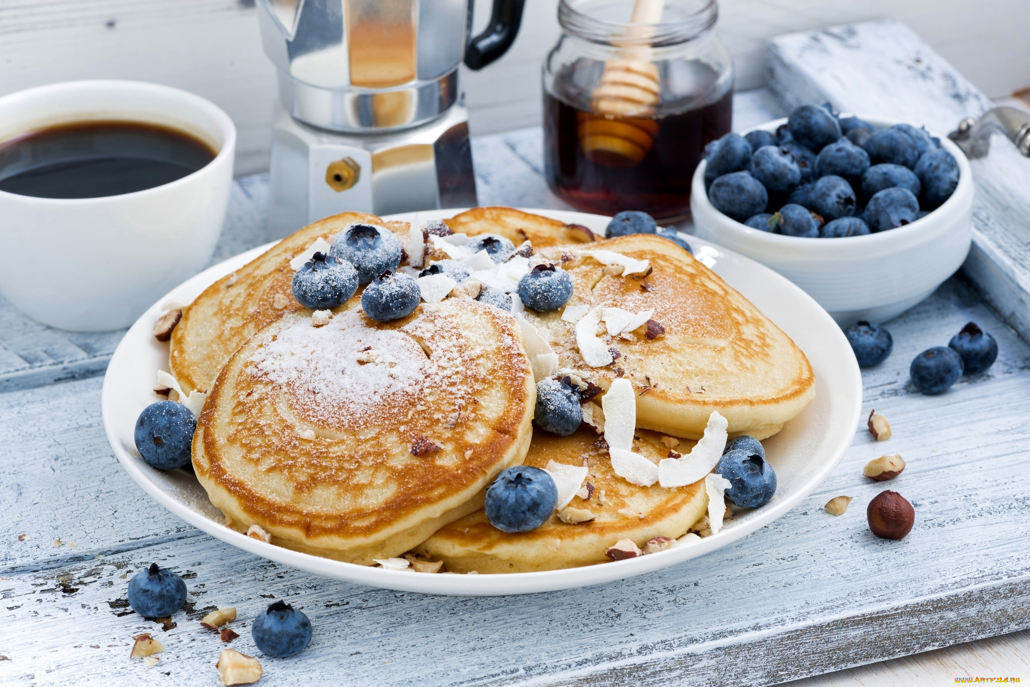 еда, блины, , оладьи, ягоды, панкейк, завтрак, орехи, голубика, кофе