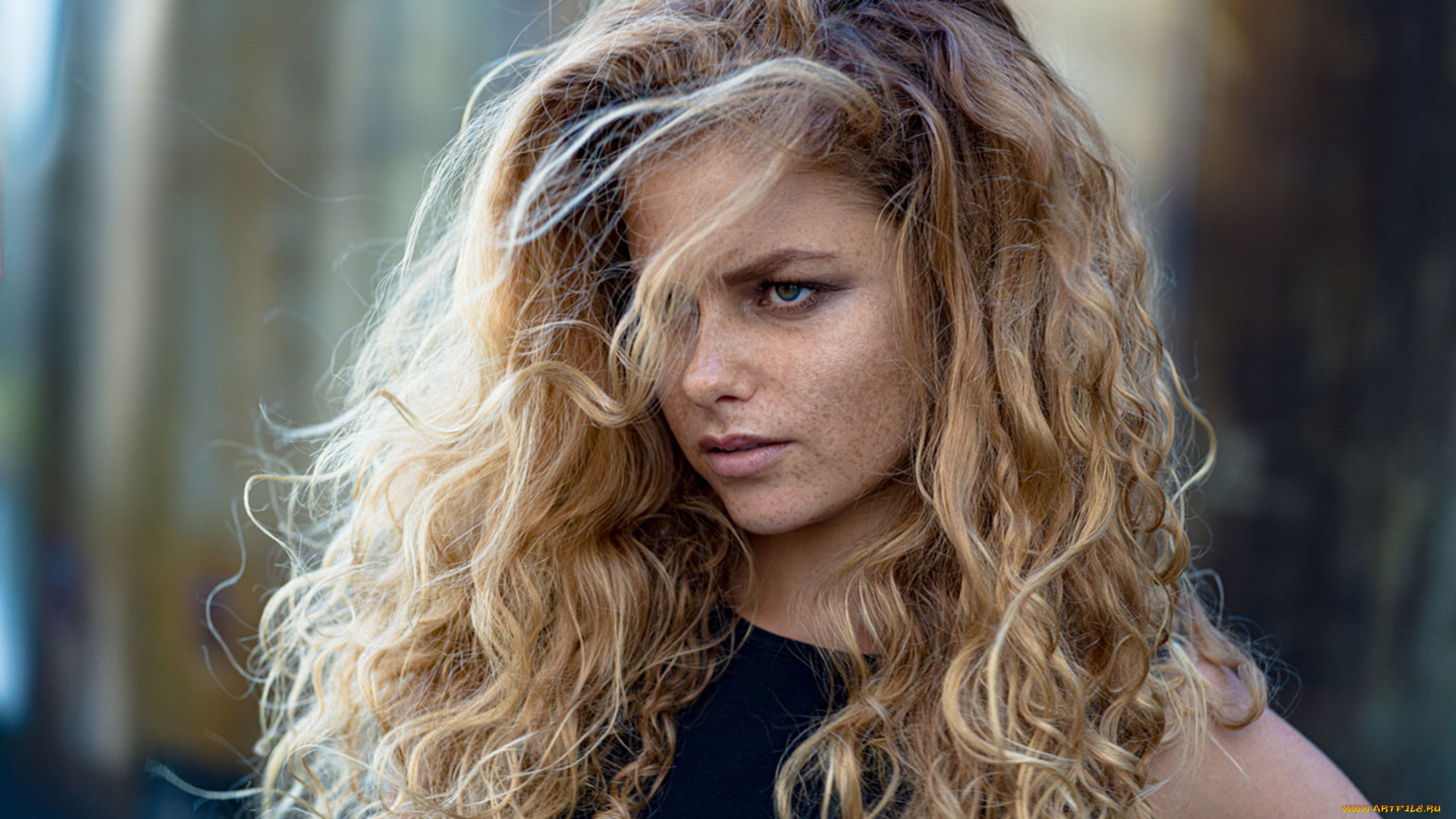 julia, yaroshenko, девушки, юлия, ярошенко, julia, yaroshenko, юлия, ярошенко, девушка, две, блондинка, рыжеволосая, веснушки, поза, стоят, красотки, стройные, сексуальные, вместе, флирт, улыбка