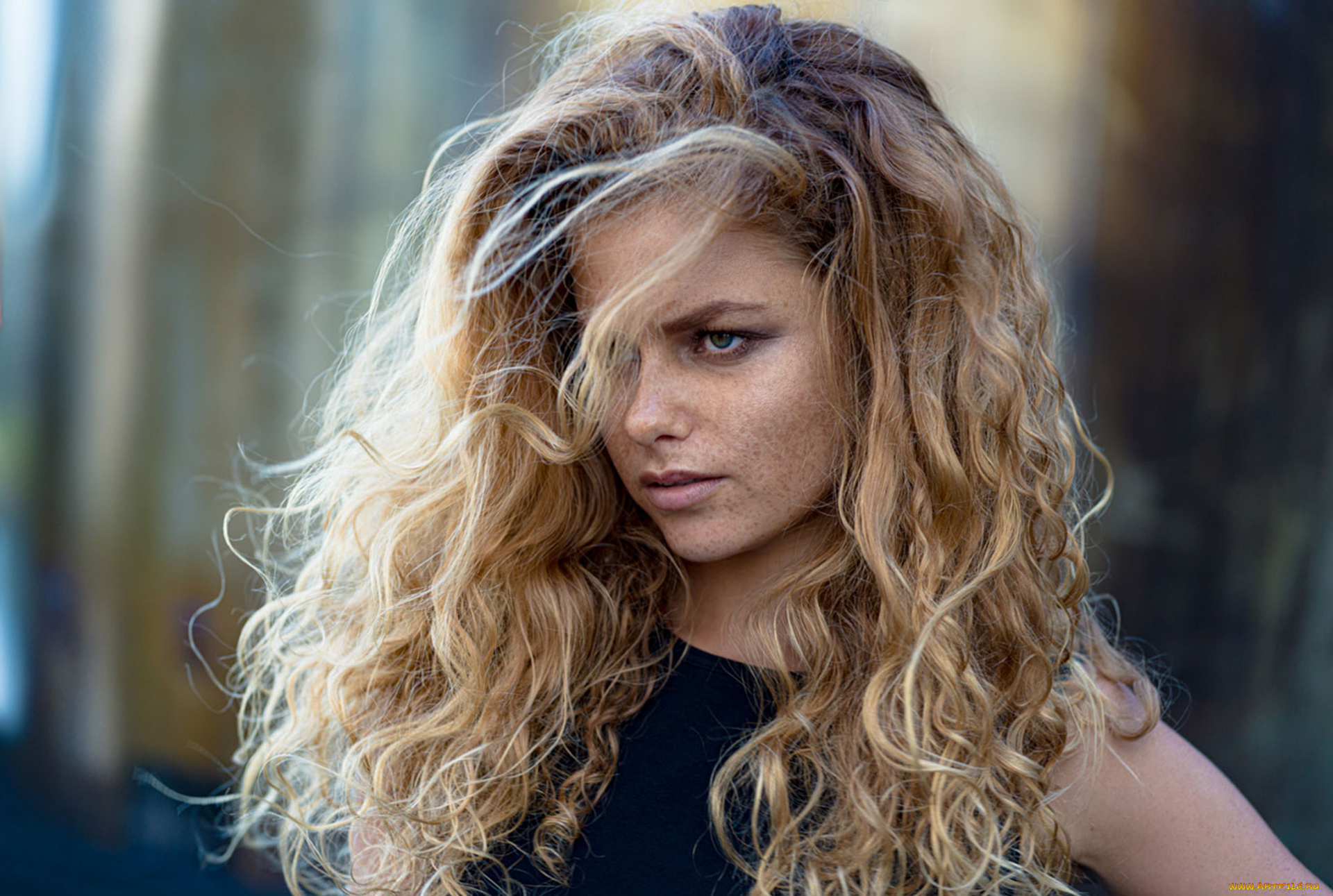 julia, yaroshenko, девушки, юлия, ярошенко, julia, yaroshenko, юлия, ярошенко, девушка, две, блондинка, рыжеволосая, веснушки, поза, стоят, красотки, стройные, сексуальные, вместе, флирт, улыбка