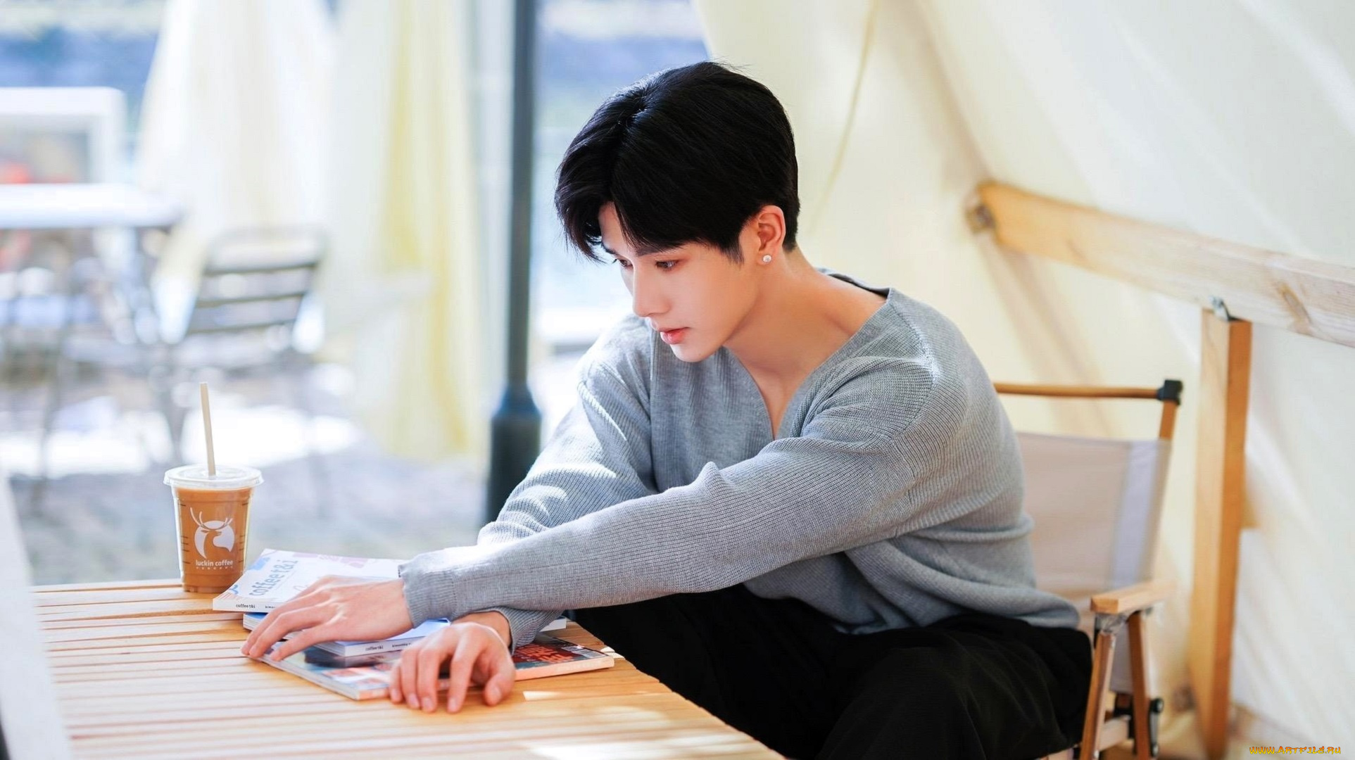 мужчины, li, fei, richard, актер, свитер, стол, стакан