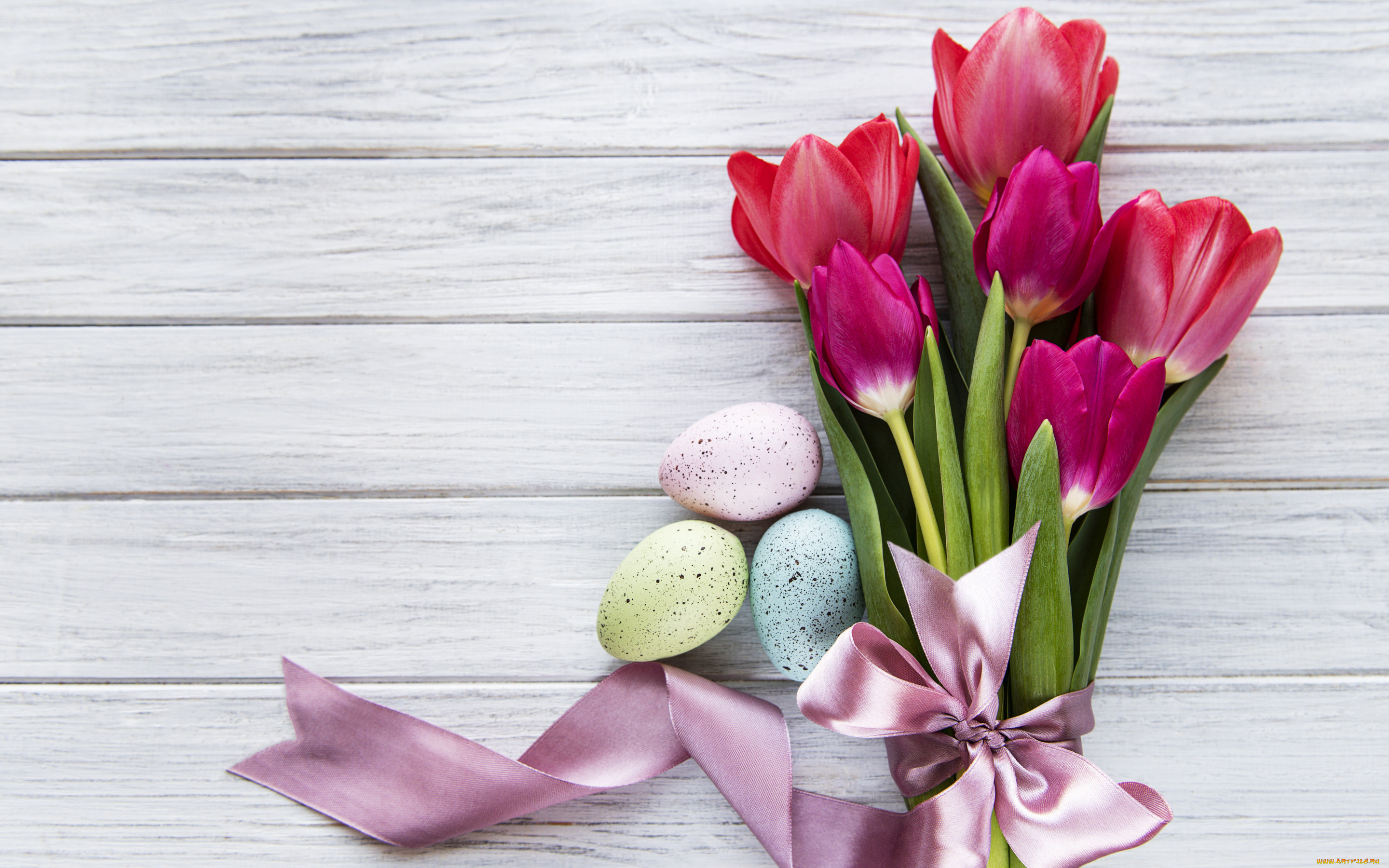 праздничные, пасха, цветы, яйца, colorful, тюльпаны, happy, wood, pink, flowers, tulips, easter, purple, eggs, decoration