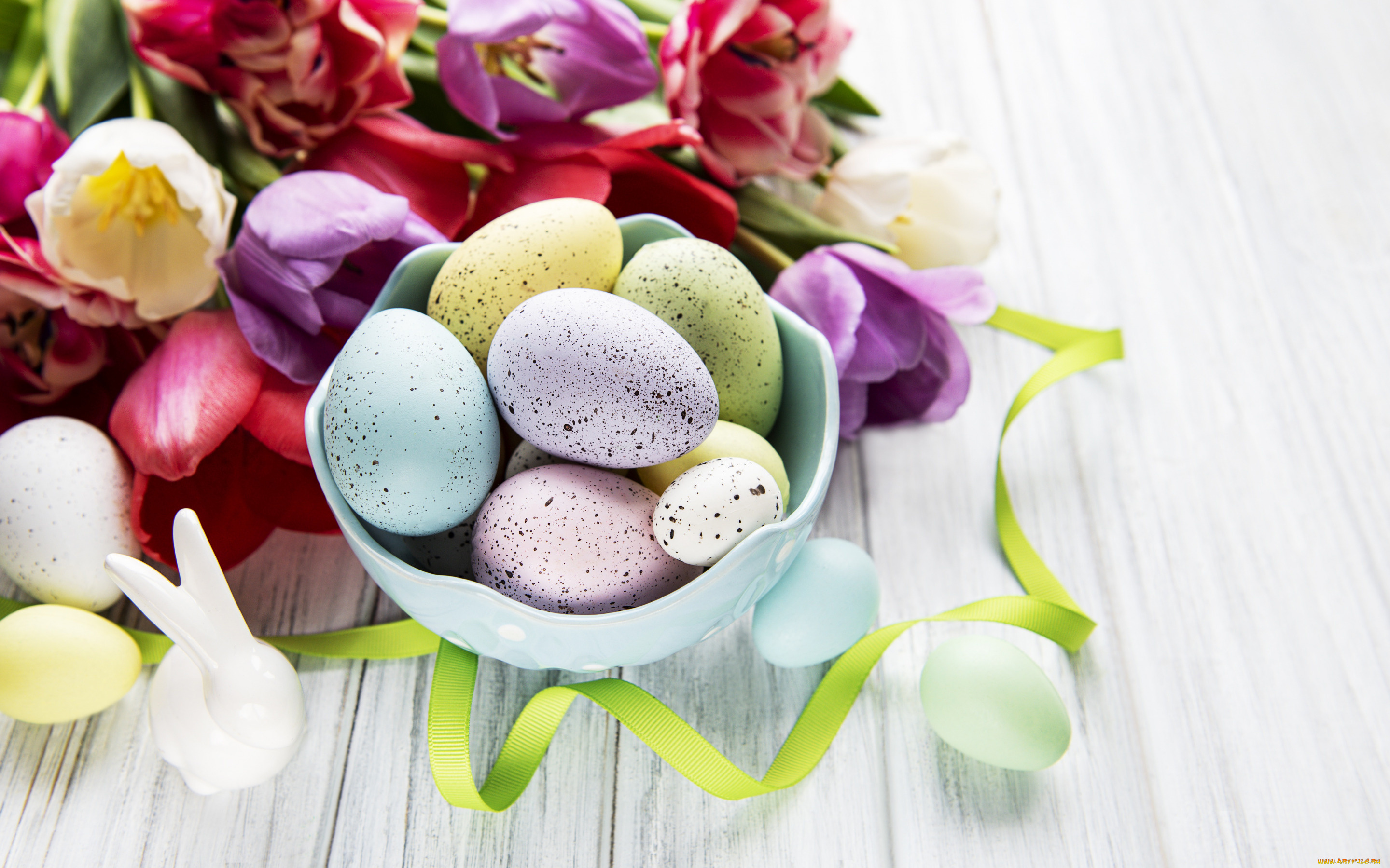 праздничные, пасха, цветы, яйца, colorful, тюльпаны, happy, wood, pink, flowers, tulips, easter, purple, eggs, decoration