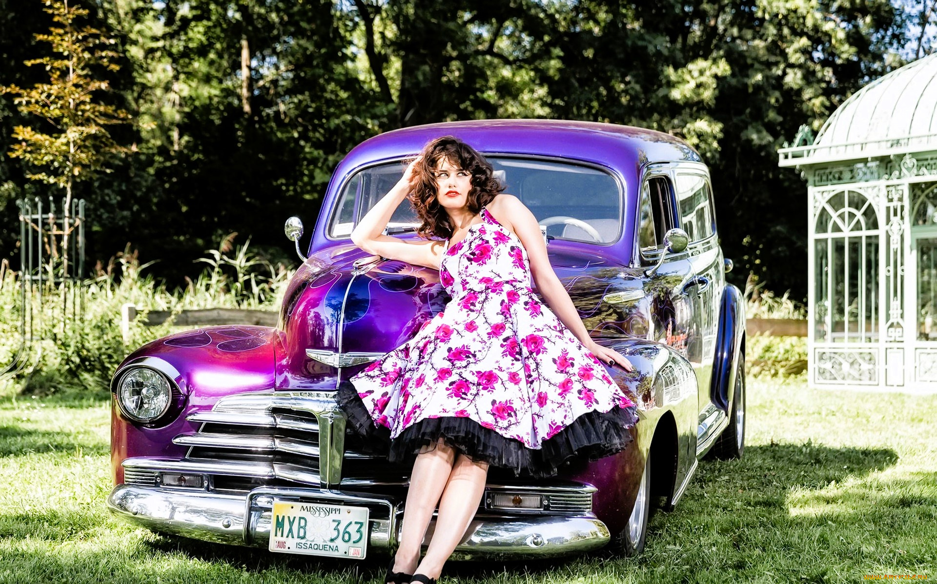 автомобили, -авто, с, девушками, шатенка, платье, машина, ретро, фиолетовая, лужайка