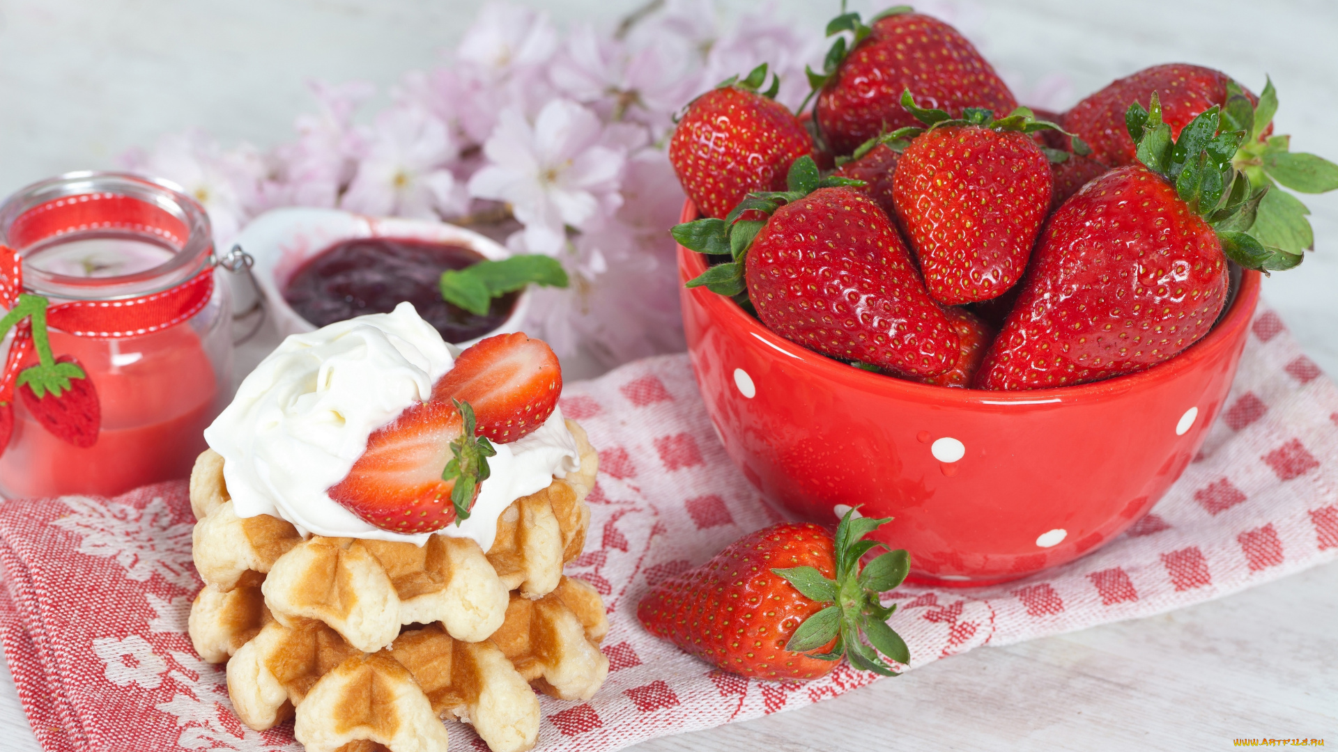 еда, разное, клубника, крем, вафли, салфетка