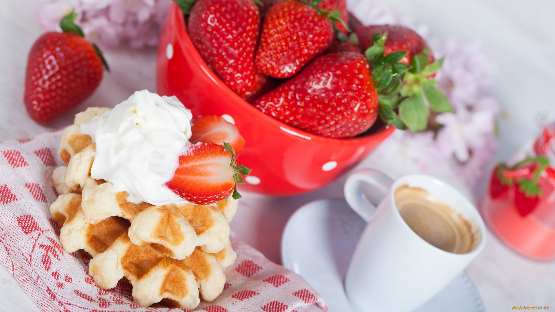 еда, разное, салфетка, крем, клубника, кофе, вафли