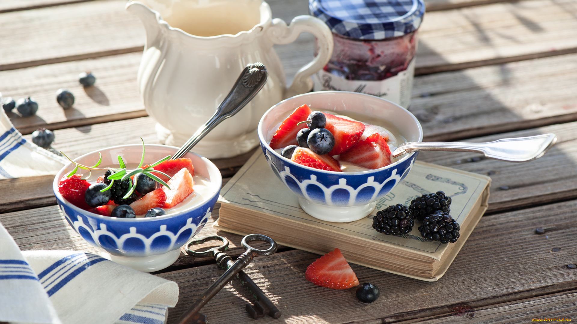 еда, разное, ягоды, творог, завтрак, джем, ключи, книга