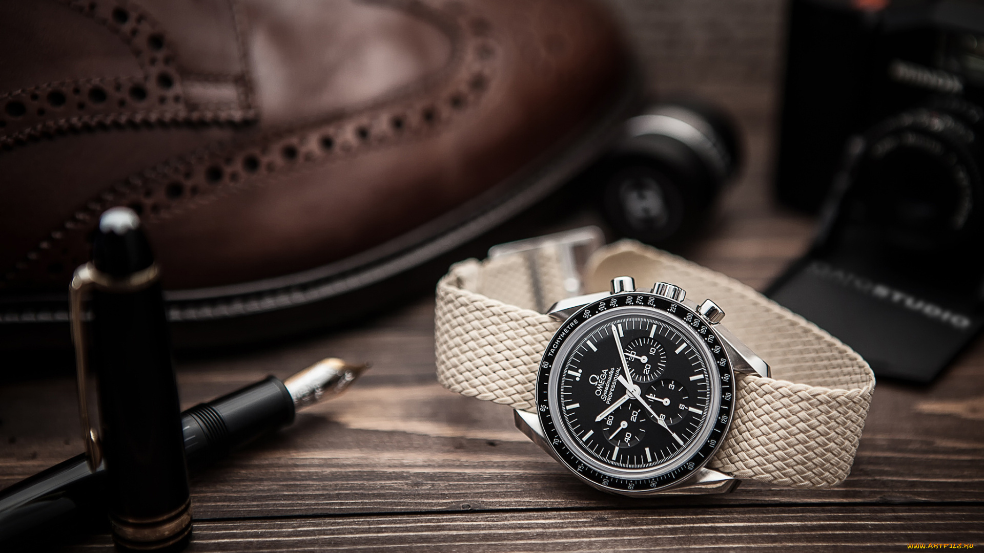 бренды, omega, перо, фотоаппарат, камера, ручка, стол, часы, омега, обувь, туфель, колпачок