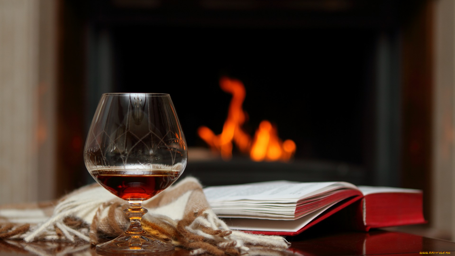 еда, напитки, плед, книга, камин, бокал