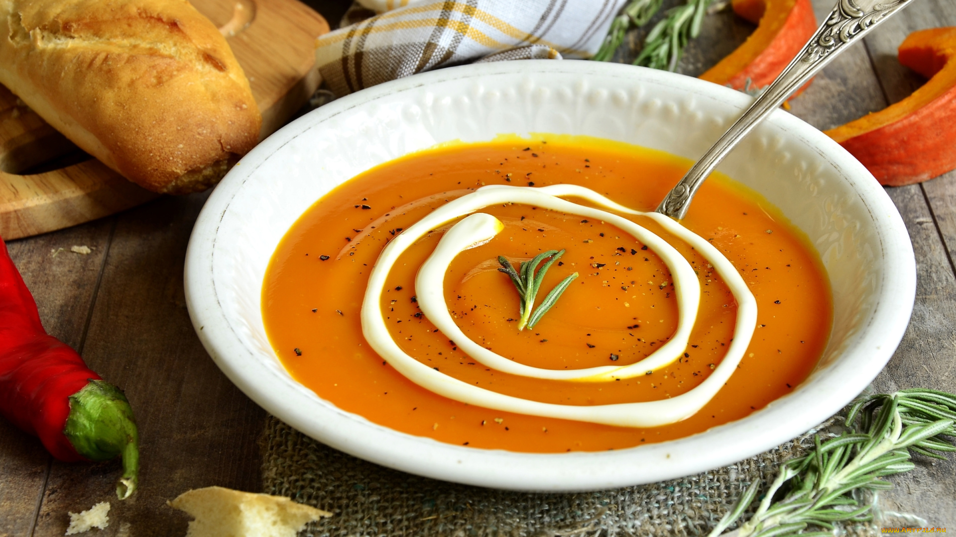 еда, вторые, блюда, суп-пюре, тыква, сметана, тарелка, розмарин, хлеб, перец