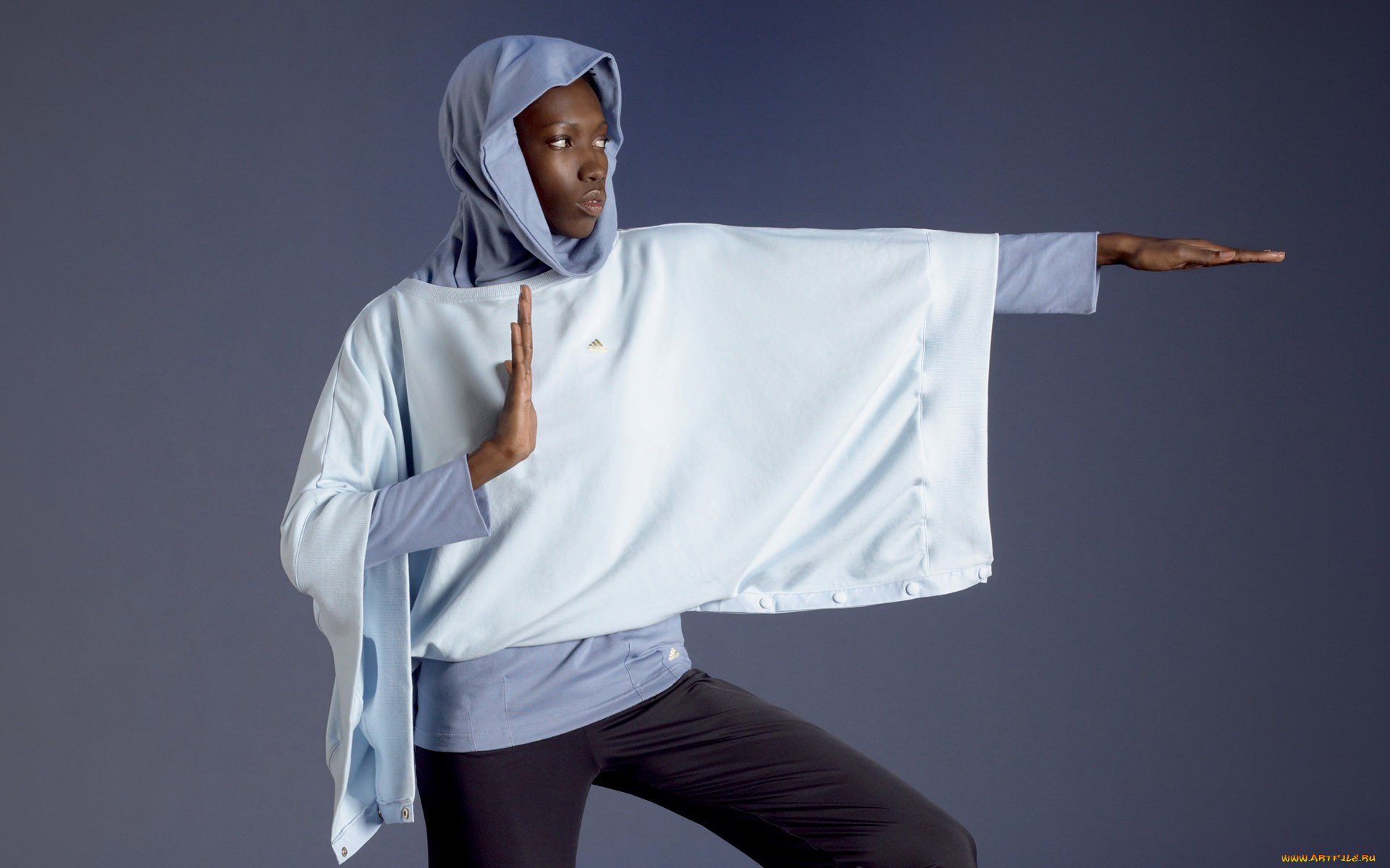 девушки, -, темнокожие, балахон, капюшон, штаны, стойка