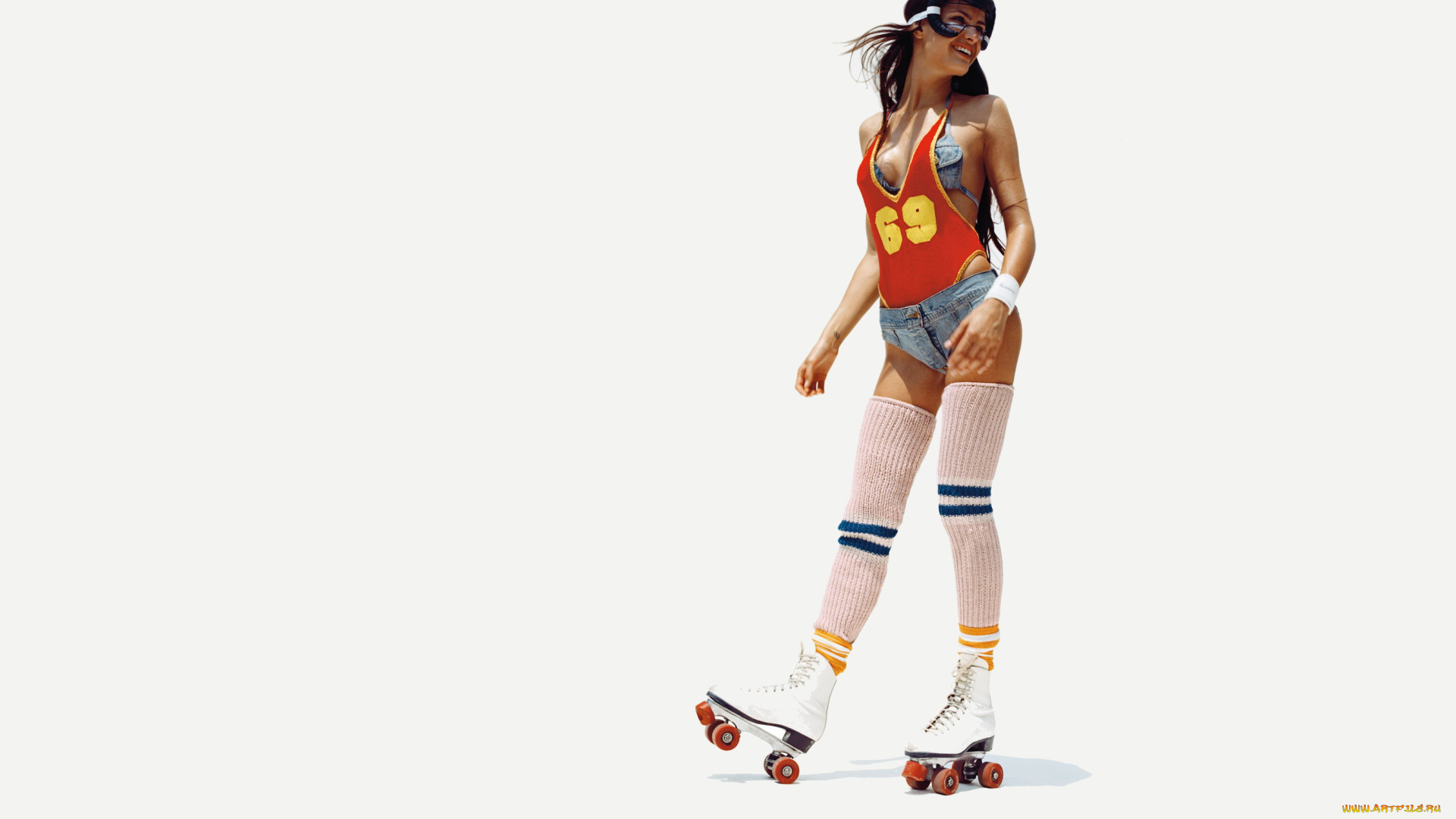 девушки, isabeli, fontana, модель, очки, майка, шорты, чулки, ролики