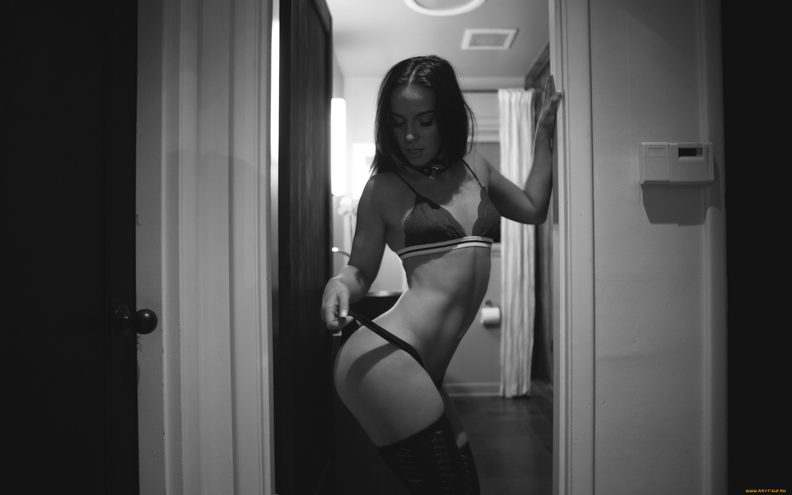 бестия, девушки, -, черно-белые, девушка, женщина, брюнетка, темноволосая, сексуальная, модель, звезда, позирует, разная, обувь, верхняя, стильная, одежда, нижнее, эротическое, бельё, трусы, лифчик, колготки, чулки, аксессуары, макияж, и, множество, элементов, на, фотографии, justin, swain