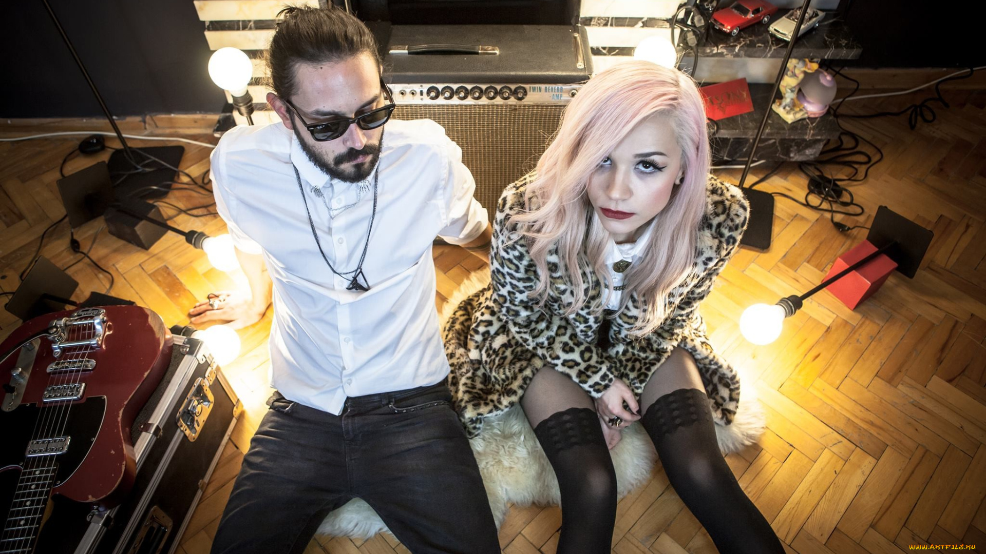 nukleer, baslikli, kiz, музыка, -другое, музыкальная, группа, анкара, турция, рок, н, ролл, мужчина, женщина, высокий, ракурс, женщины, в, помещении, гитара, музыкальный, инструмент, смотрящие, на, зрителя, макияж