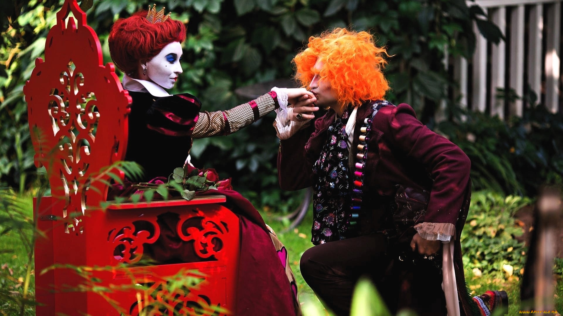девушки, анна, шаховская, косплей, образы, наряды, костюмы, королева, лужайка, шляпник, сад, трон