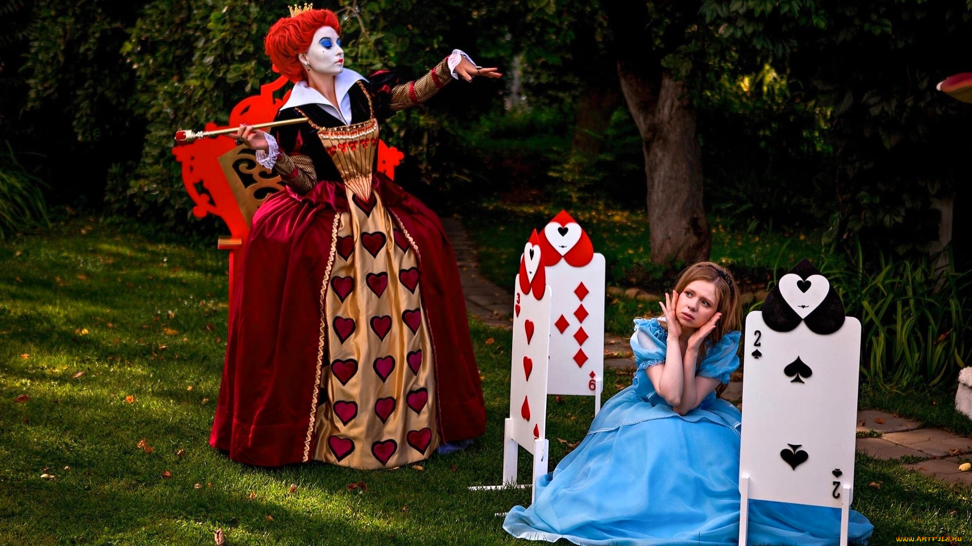 девушки, анна, шаховская, косплей, образы, наряды, костюмы, королева, лужайка, алиса, карты