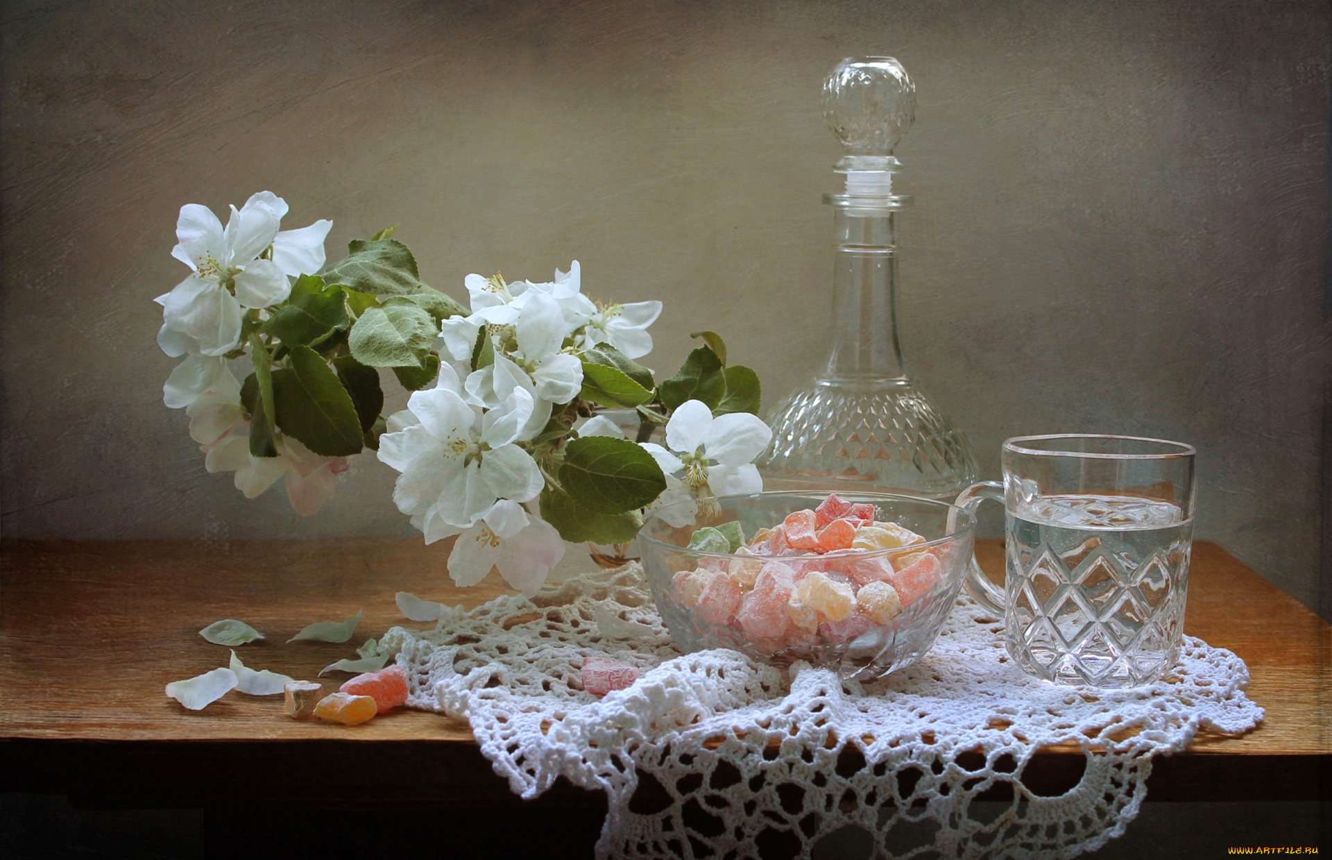 еда, натюрморт, вода, груша, конфеты, стакан