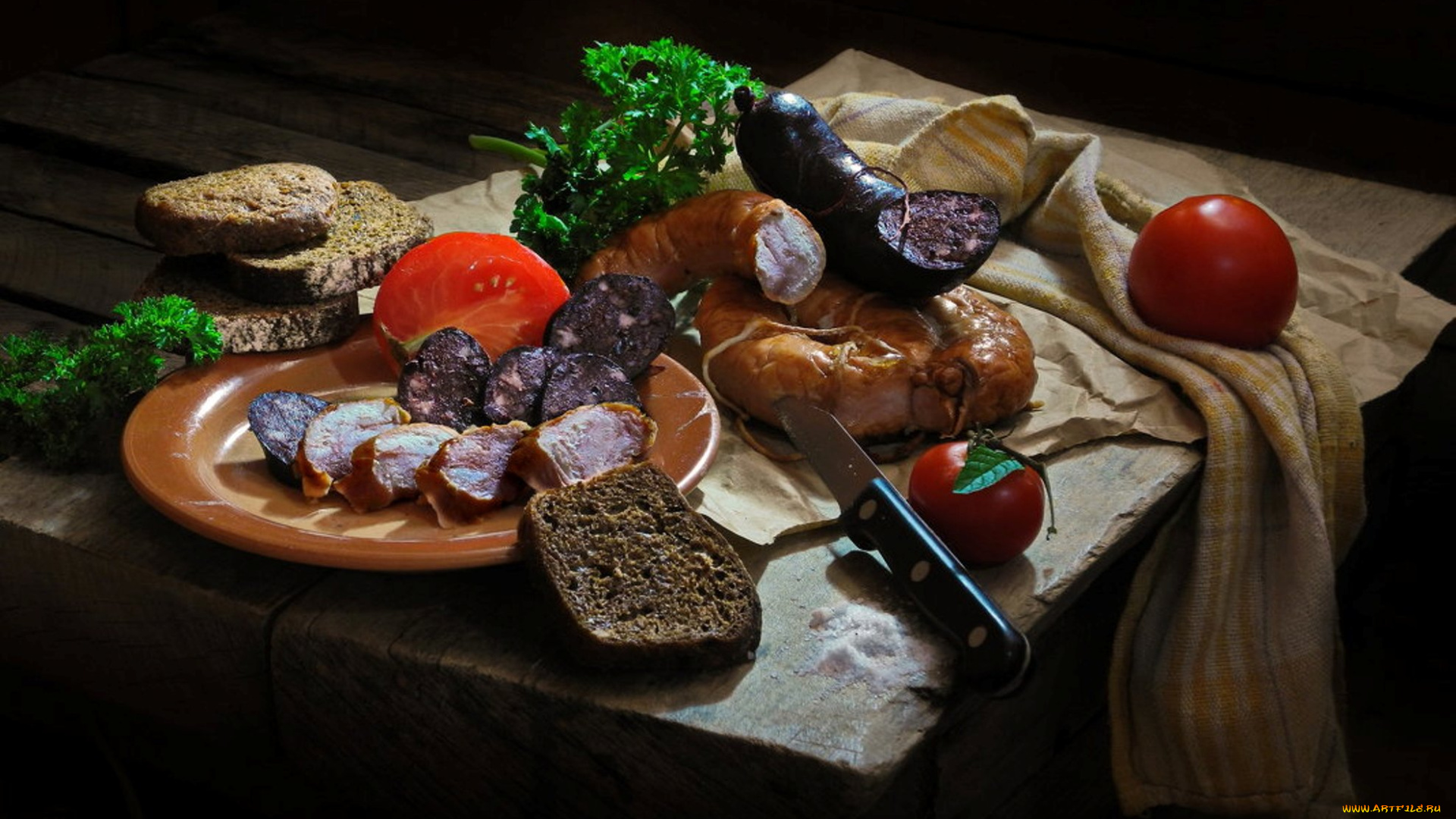 еда, натюрморт, помидоры, колбаса, хлеб, зелень, томаты