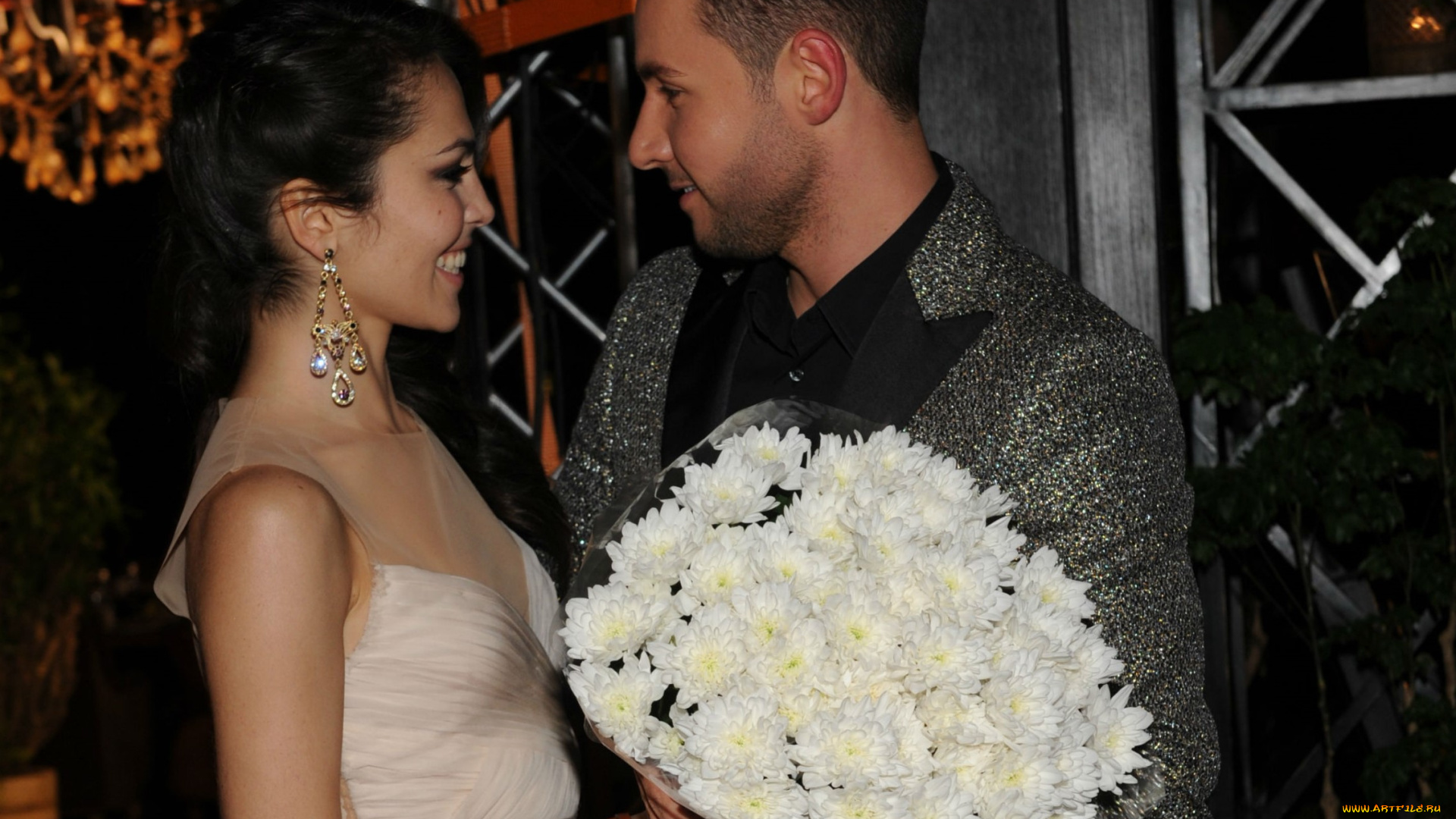 разное, знаменитости, сати, казанова, шатенка, певица, букет, мужчина