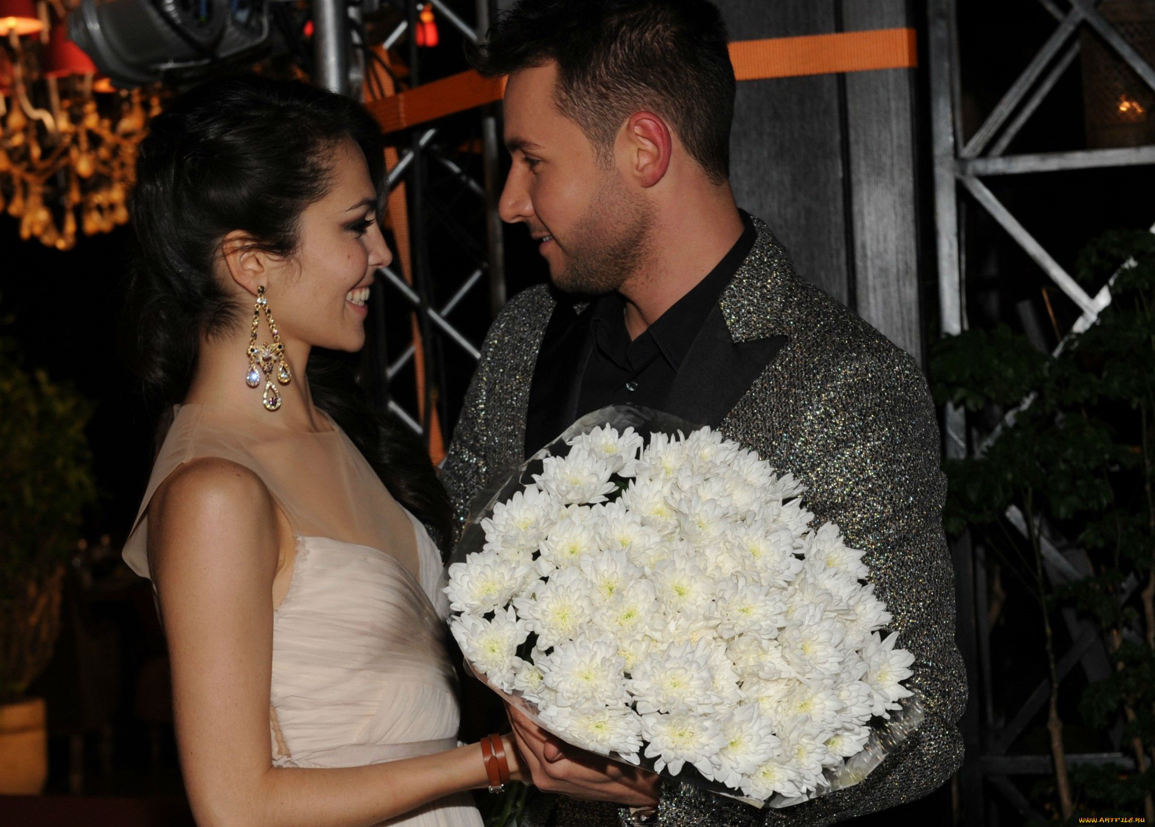 разное, знаменитости, сати, казанова, шатенка, певица, букет, мужчина