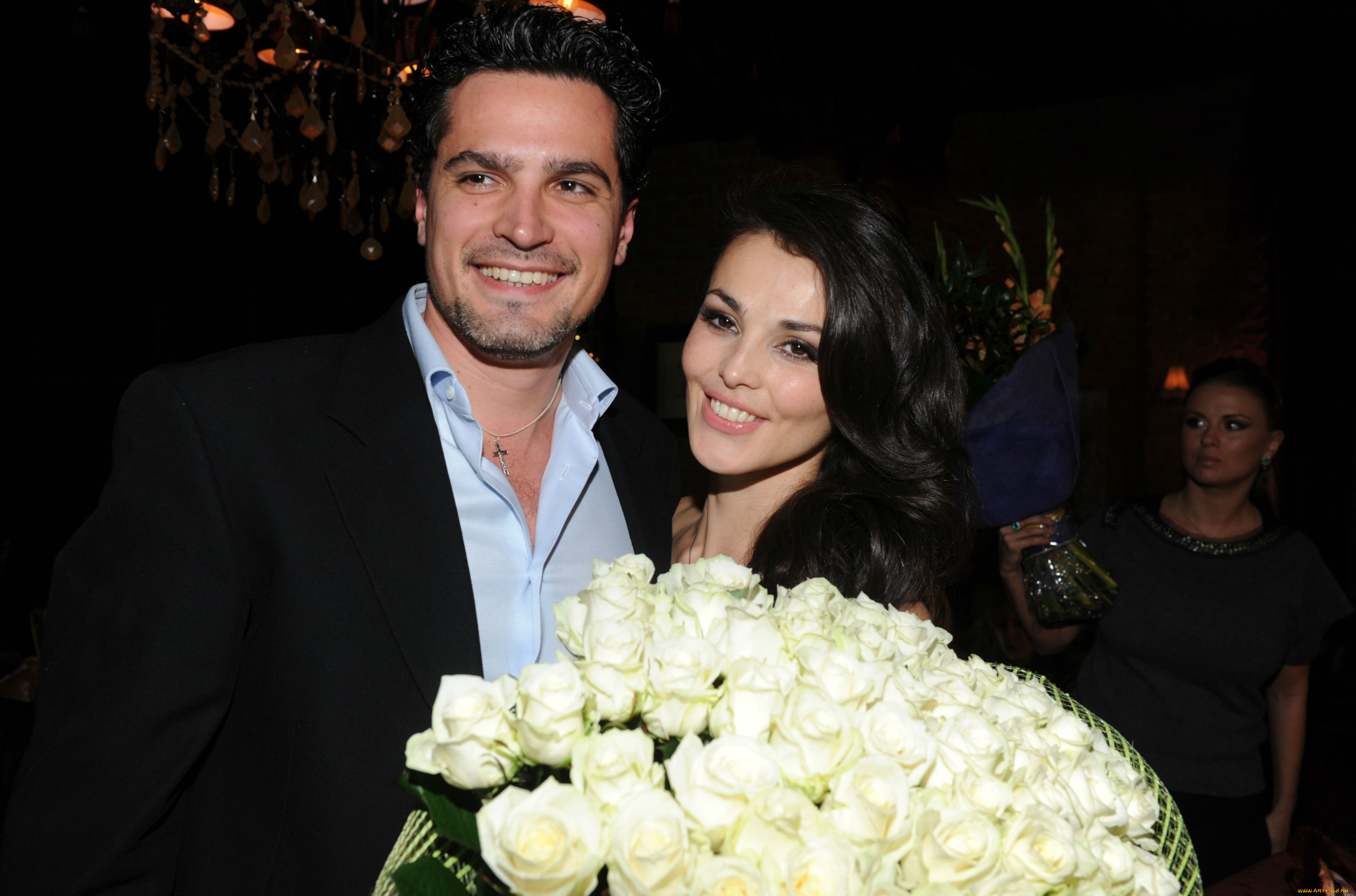 разное, знаменитости, сати, казанова, шатенка, певица, букет, мужчина