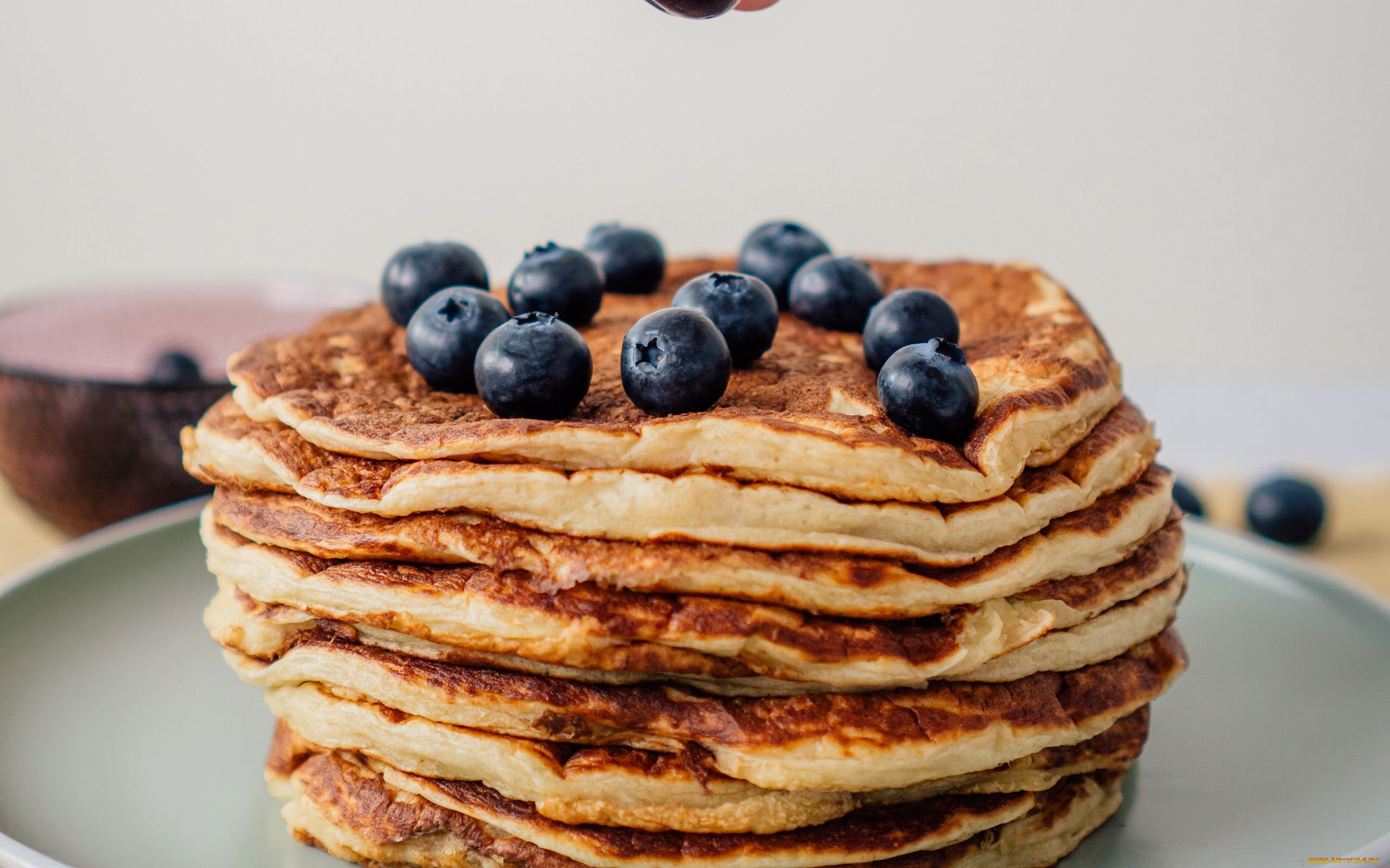 еда, блины, , оладьи, черника, ягоды