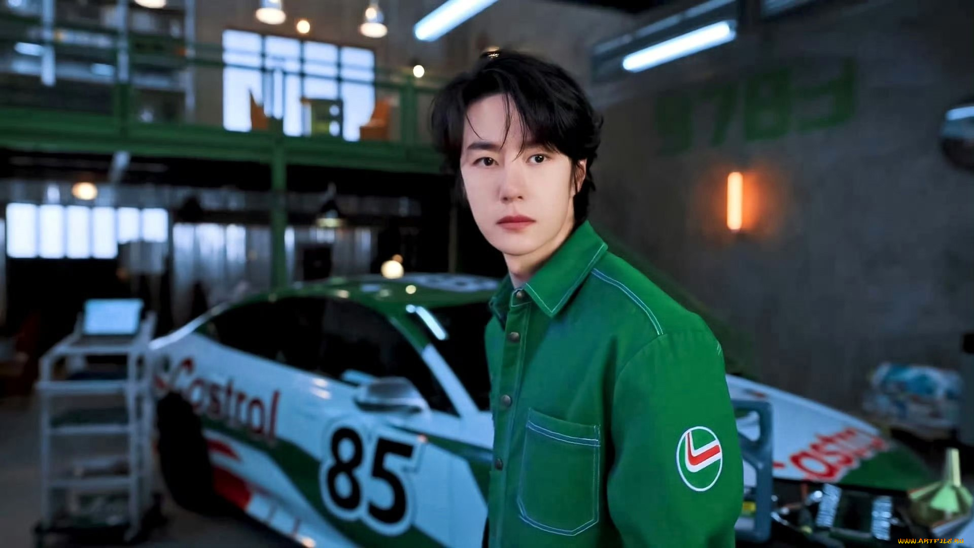 мужчины, wang, yi, bo, актер, танцор, певец, куртка, костюм, машина, гараж