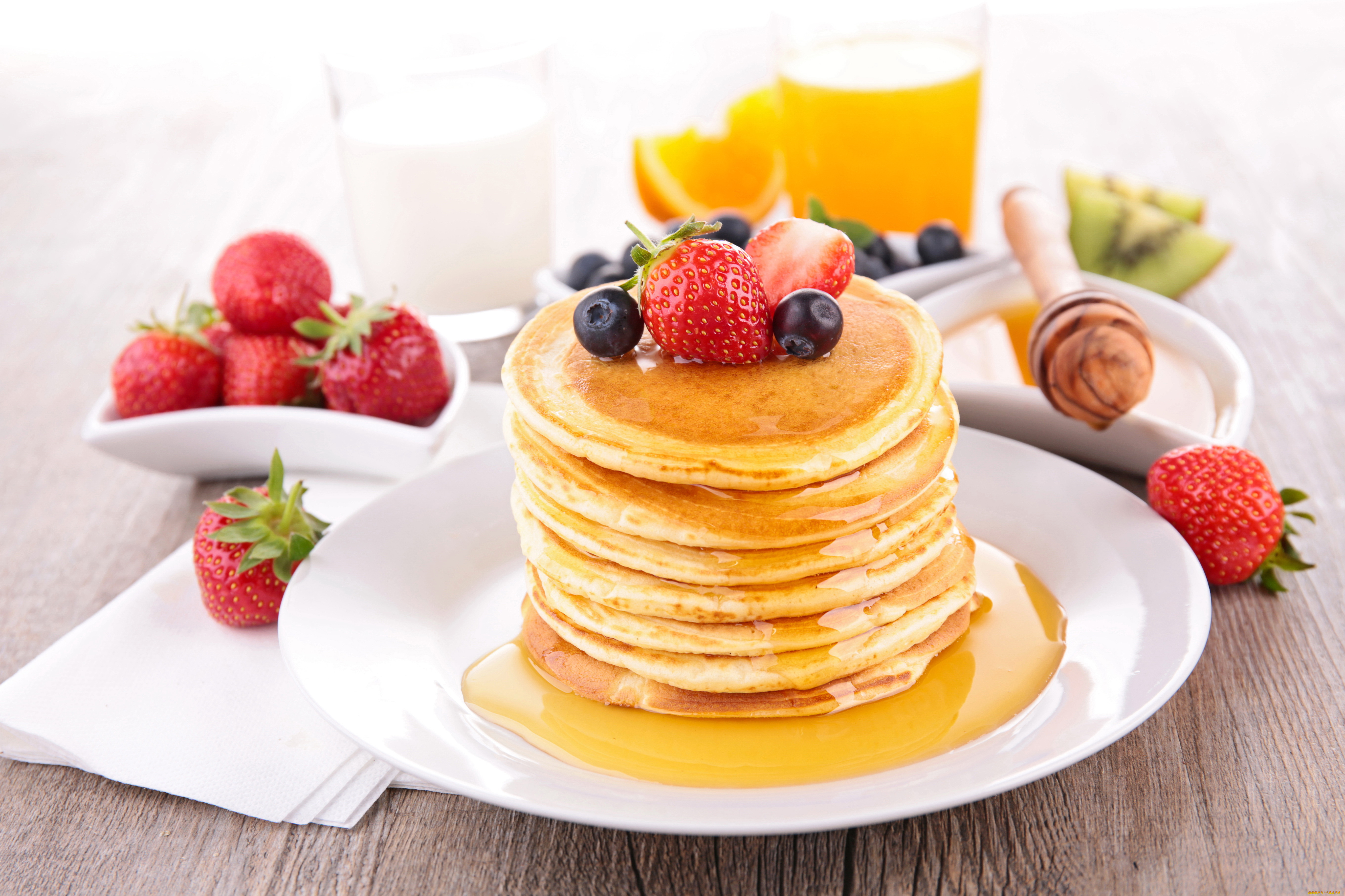 еда, блины, , оладьи, черника, клубника