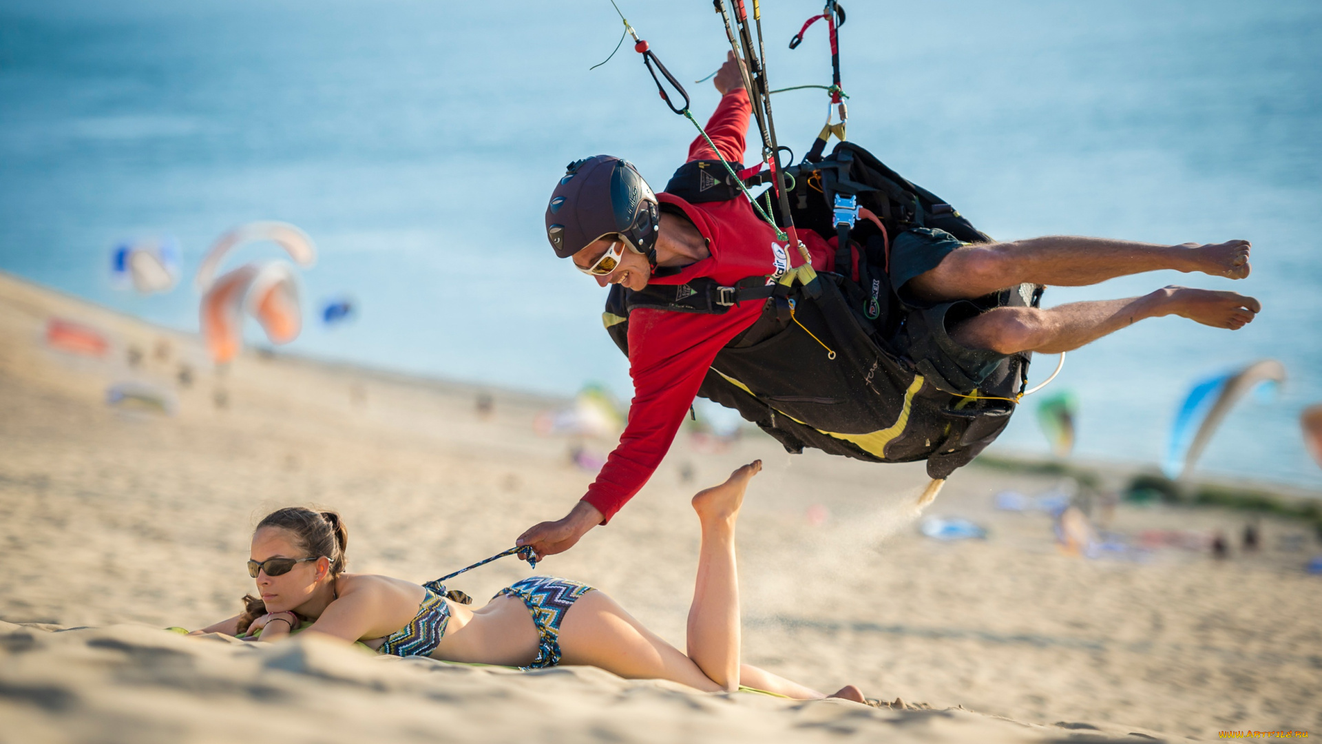 юмор, и, приколы, man, situation, beach, funny, paragliding, woman, sand, boy, girl, smiling, sport, bikini, humor