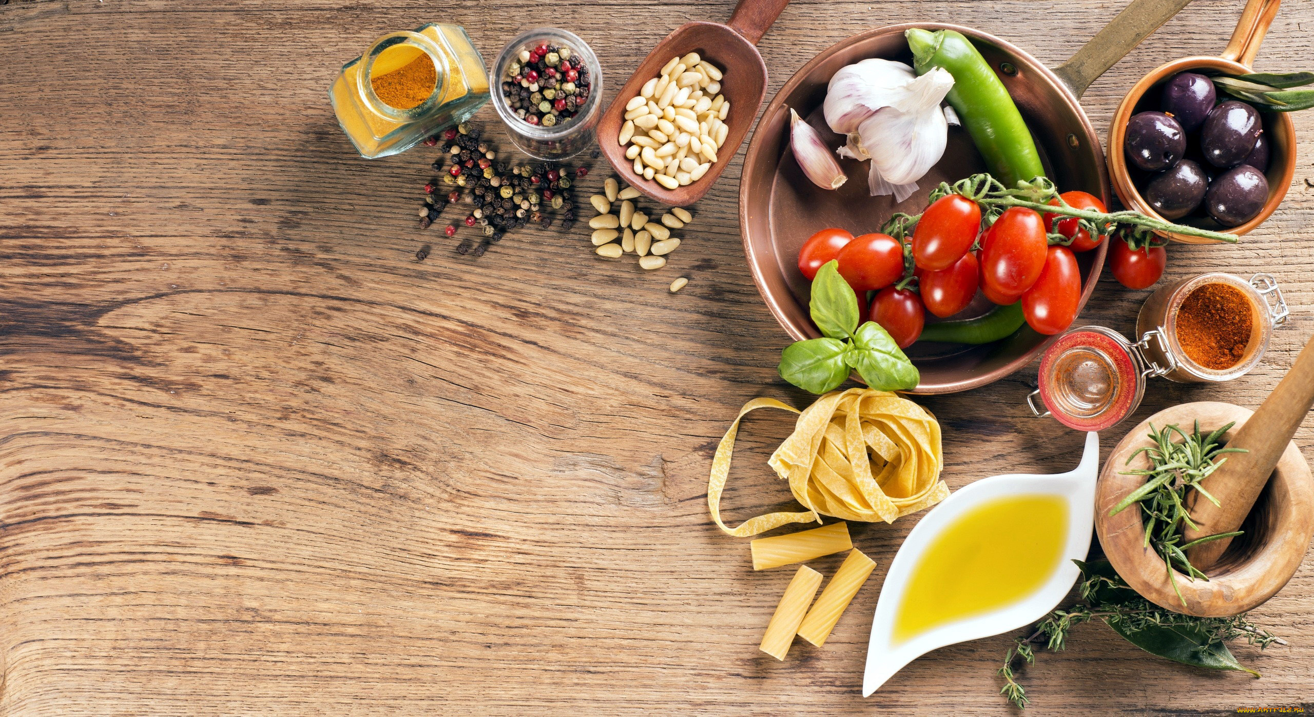 еда, разное, перец, базилик, помидоры, чеснок, оливки, апятую, спагетти