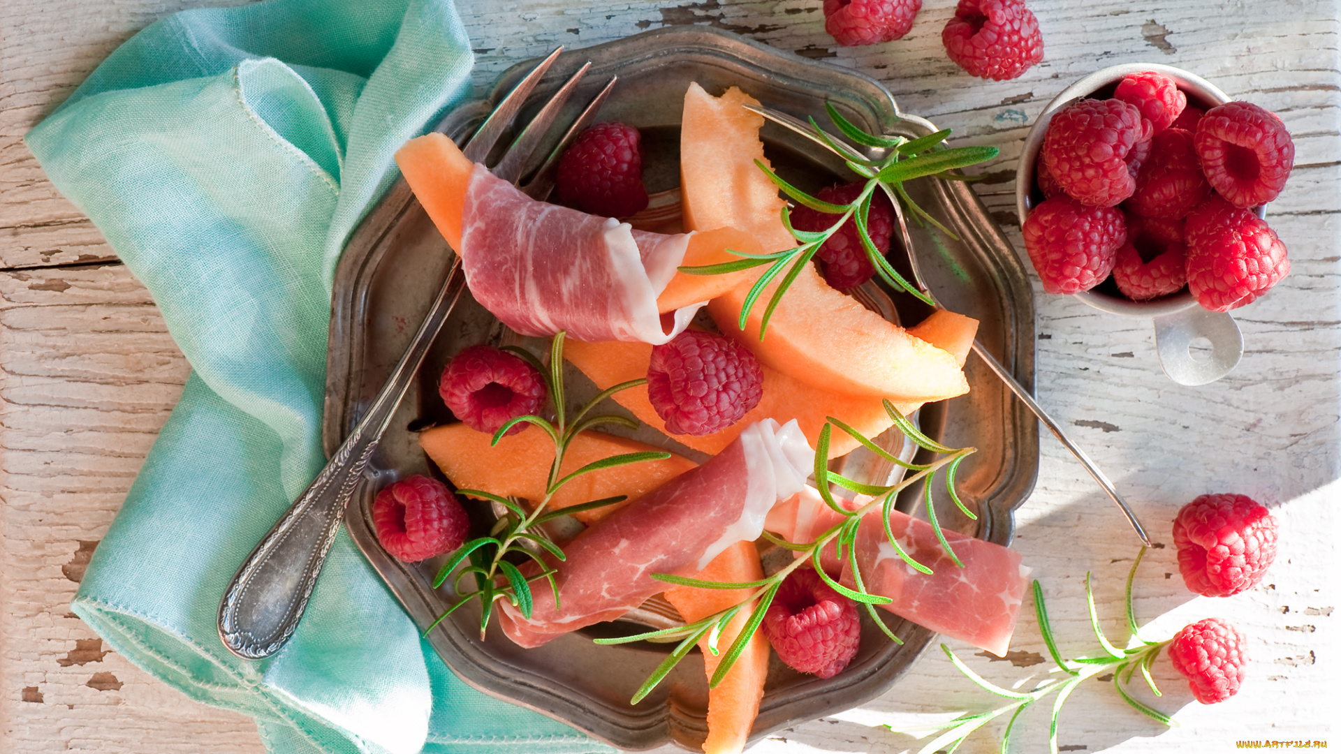 еда, салаты, , закуски, салат, дыня, хамон, малина, ягоды