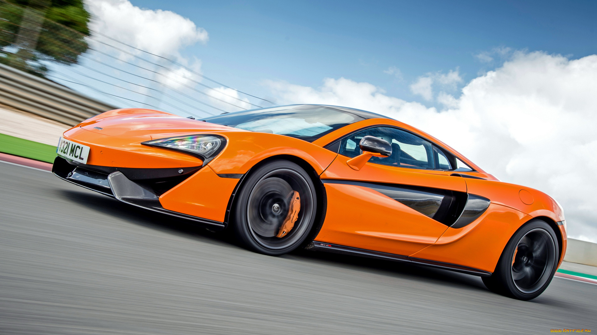 автомобили, mclaren, макларен, оранжевый, 570s, скорость, облака, дорога, шоссе, трасса