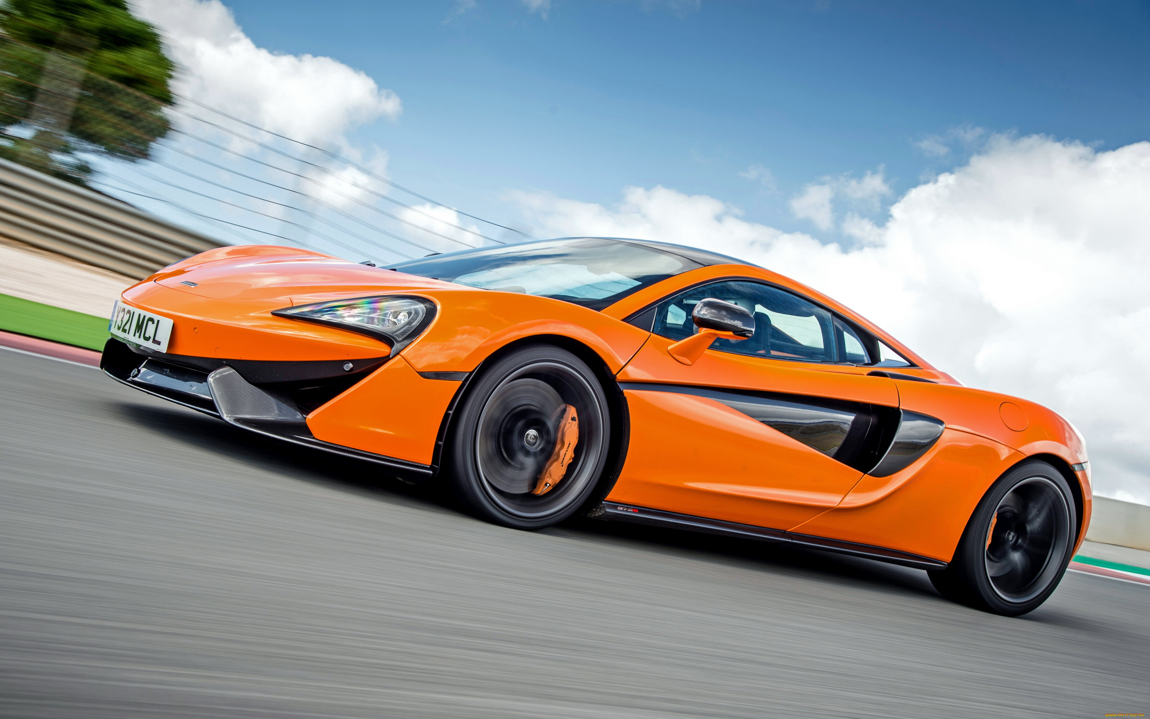 автомобили, mclaren, макларен, оранжевый, 570s, скорость, облака, дорога, шоссе, трасса