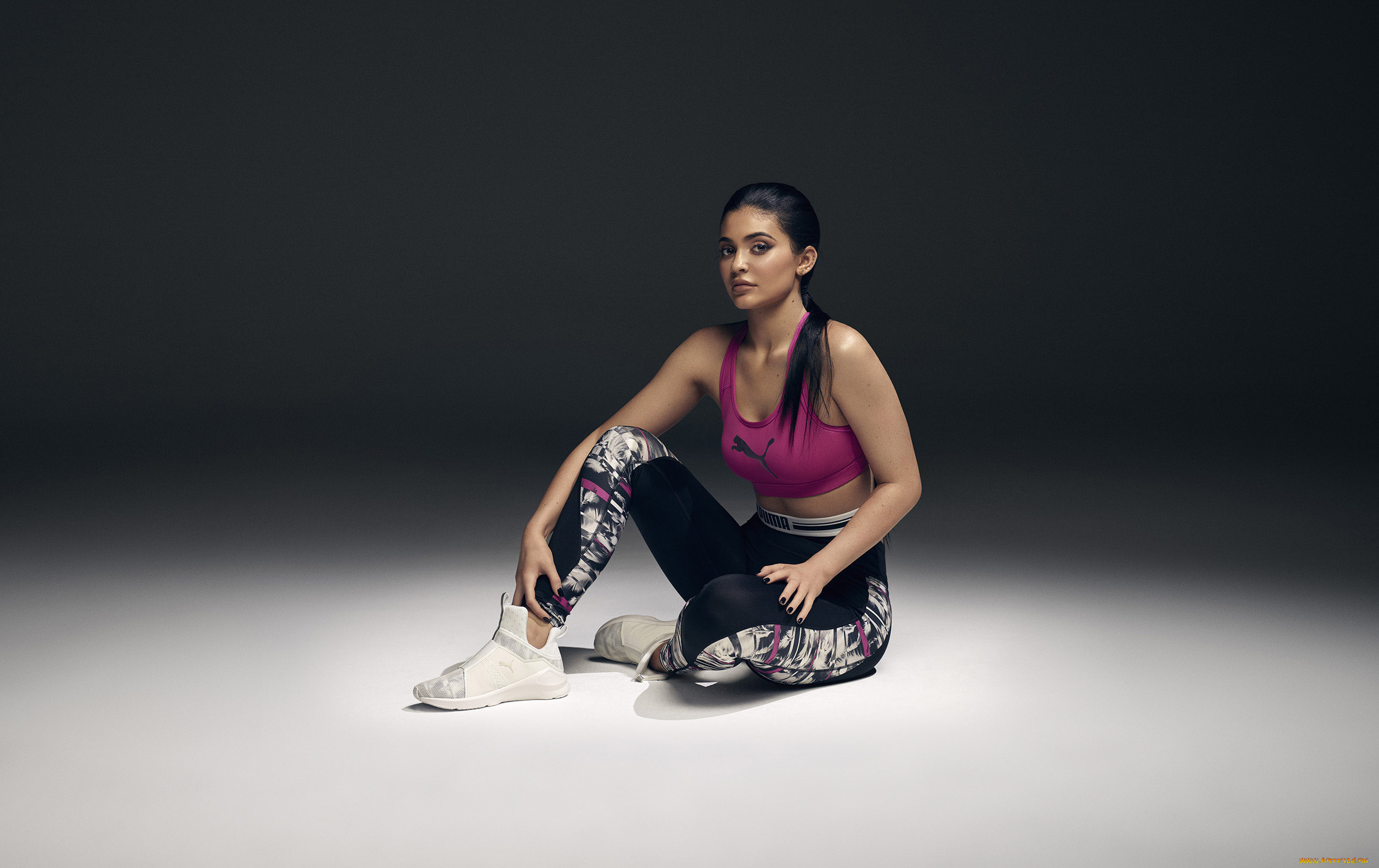 девушки, kylie, jenner, kylie, jenner, топ, штаны, кроссовки