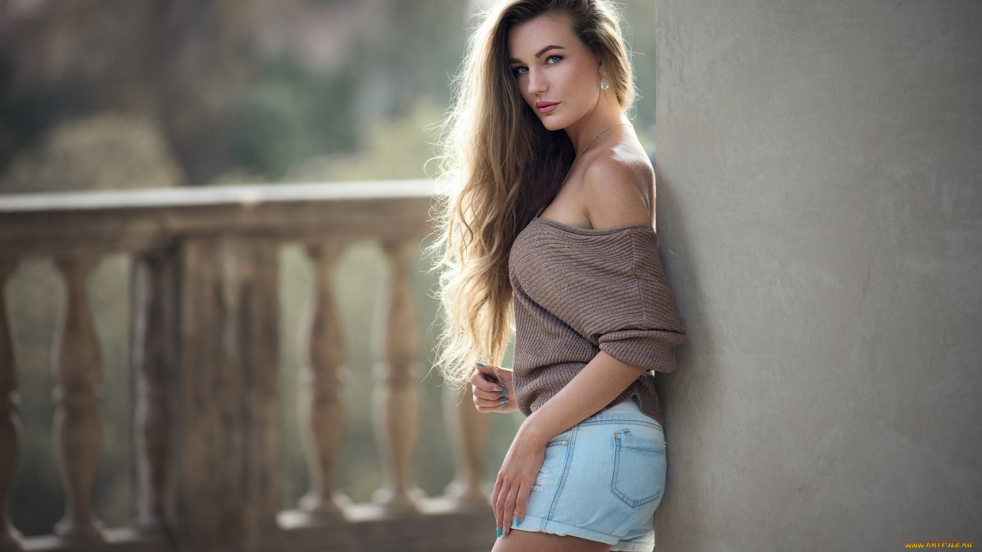 девушки, -unsort, , блондинки, , светловолосые, женщины, модель, длинные, волосы, брюнетки, смотрит, на, зрителя, глубина, резкости, голые, плечи, джинсовые, шорты, голубые, глаза, robert, chrenka