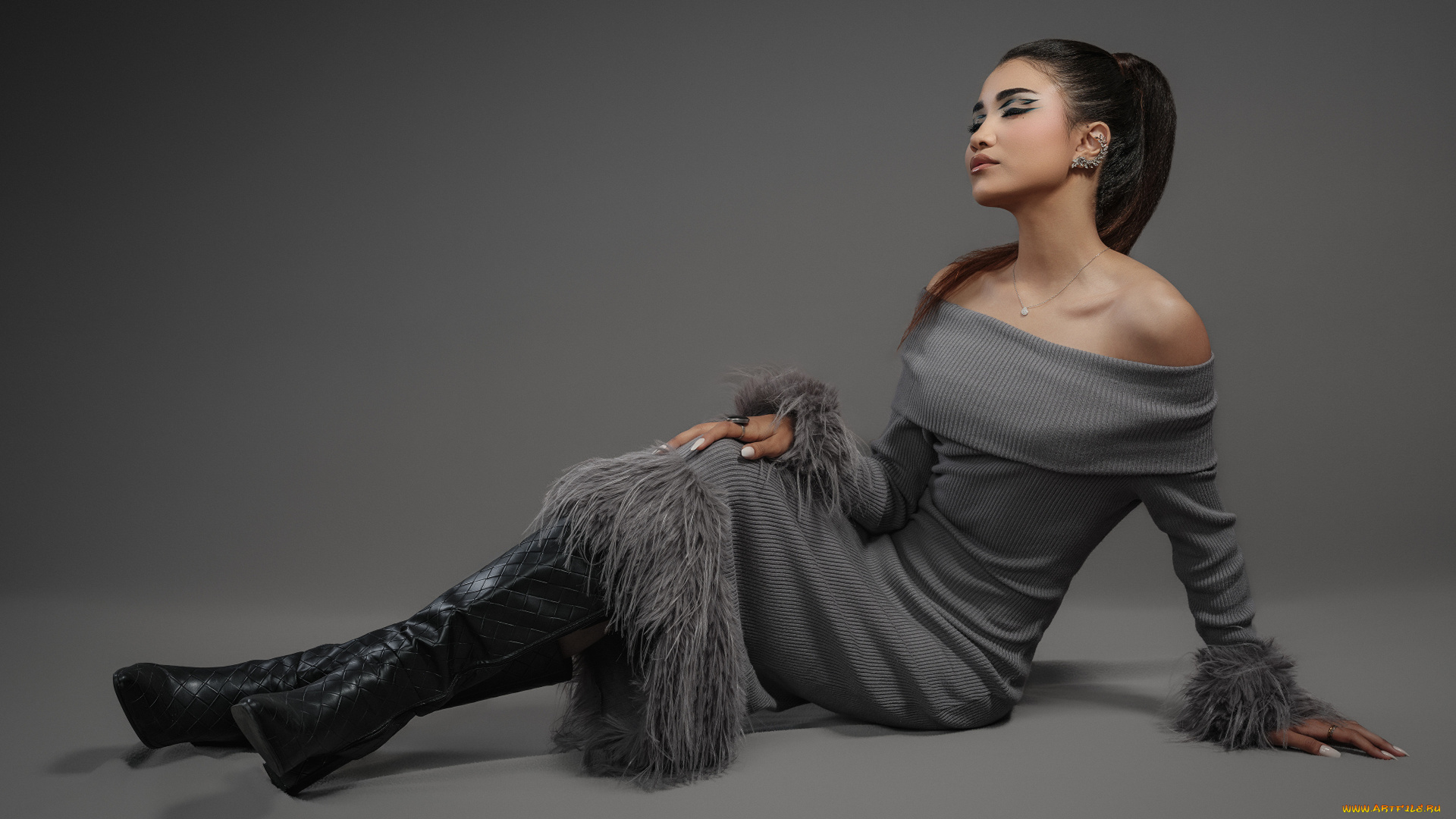 азиатская, красота, девушки, -, азиатки, девушка, женщина, брюнетка, темноволосая, сексуальная, модель, звезда, позирует, разная, обувь, верхняя, стильная, одежда, нижнее, эротическое, бельё, трусы, лифчик, колготки, чулки, аксессуары, макияж, и, множество, элементов, на, фотографии