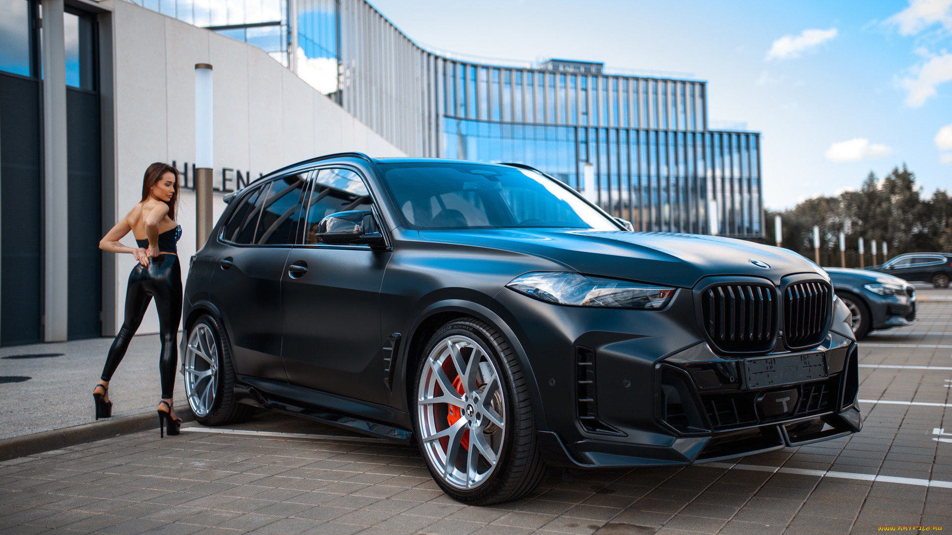 девушка, и, авто, автомобили, -авто, с, девушками, девушка, женщина, брюнетка, темноволосая, сексуальная, модель, звезда, позирует, разная, обувь, верхняя, стильная, одежда, нижнее, эротическое, бельё, трусы, лифчик, колготки, чулки, аксессуары, макияж, и, множество, элементов, на, фотографии